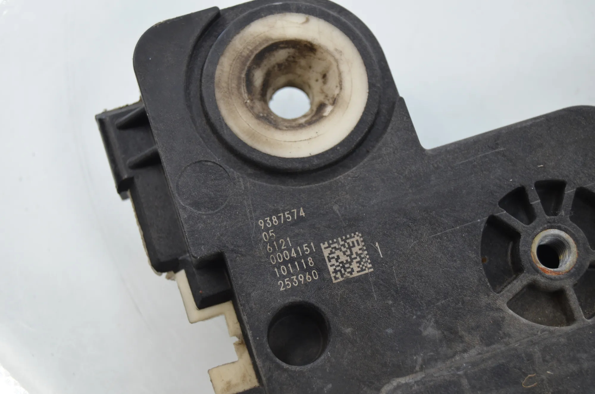 Battery Holder – OEM 9387574 · BMW 2 Gran Tourer (F46) 216 i 2018 – 5