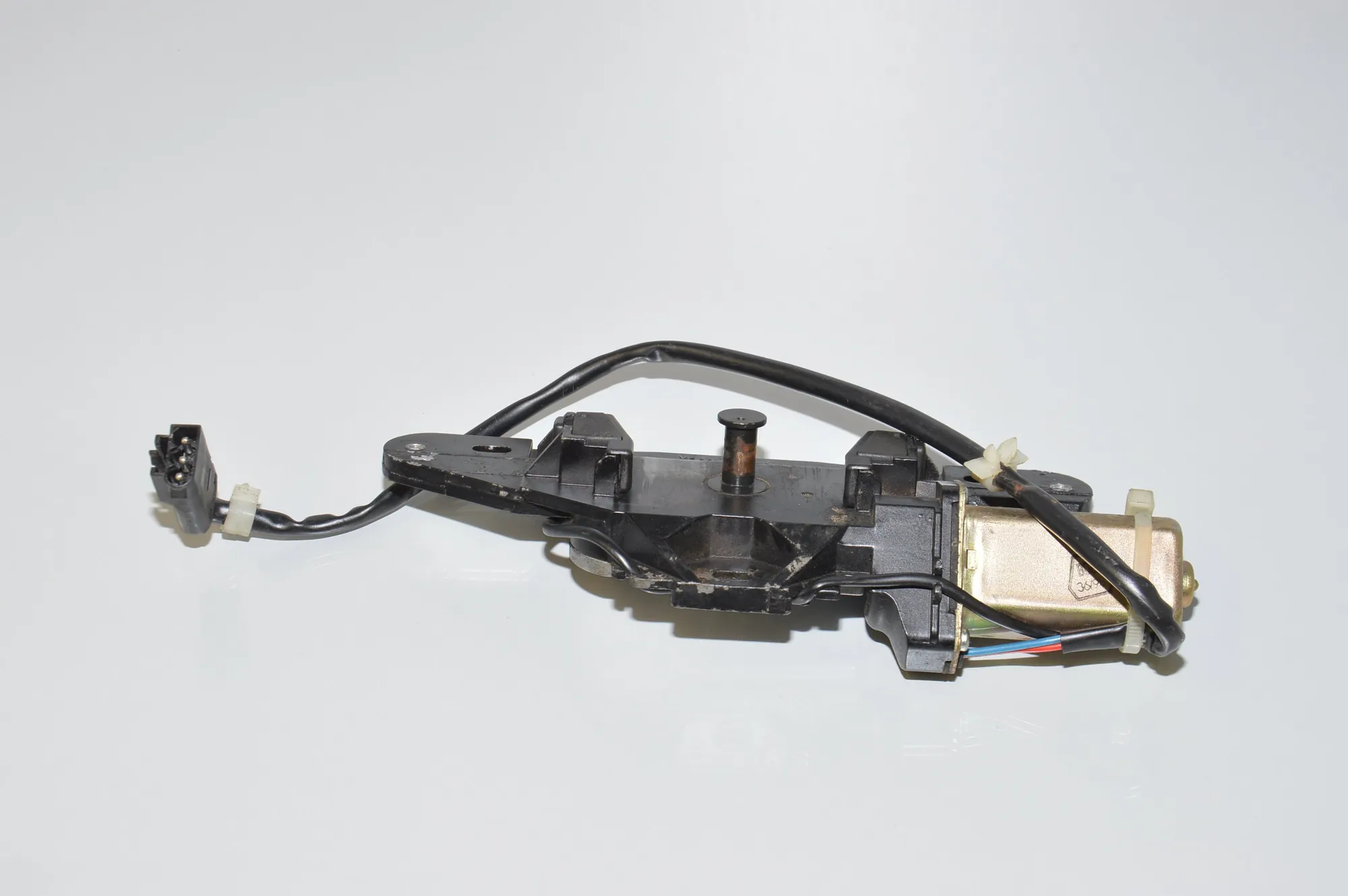 Tailgate Boot Soft Close Motor – OEM 8362371 · BMW 5 Touring (E39) BMW 5 Touring (E39) 520 d 2000 – 3