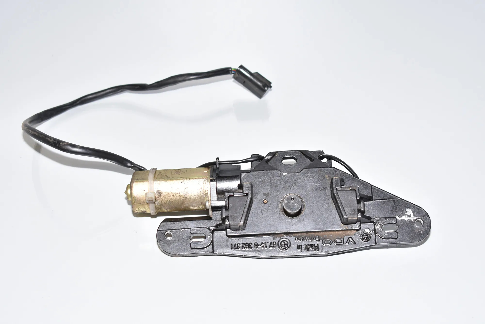 Tailgate Boot Soft Close Motor – OEM 8362371 · BMW 5 Touring (E39) BMW 5 Touring (E39) 525 d 2001 – 3