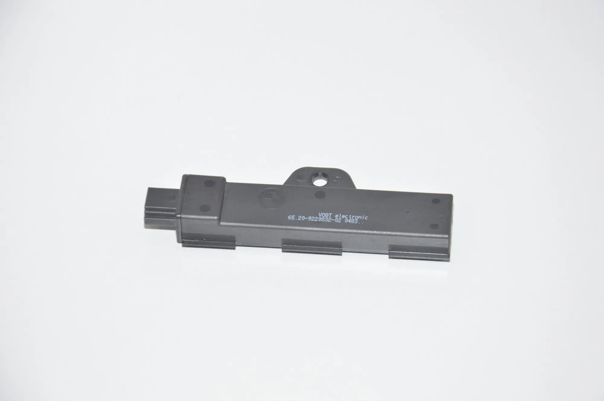 Antenna – OEM 9220832 · BMW 3 (F30, F80) BMW 3 (F30, F80) 316 d 2012
