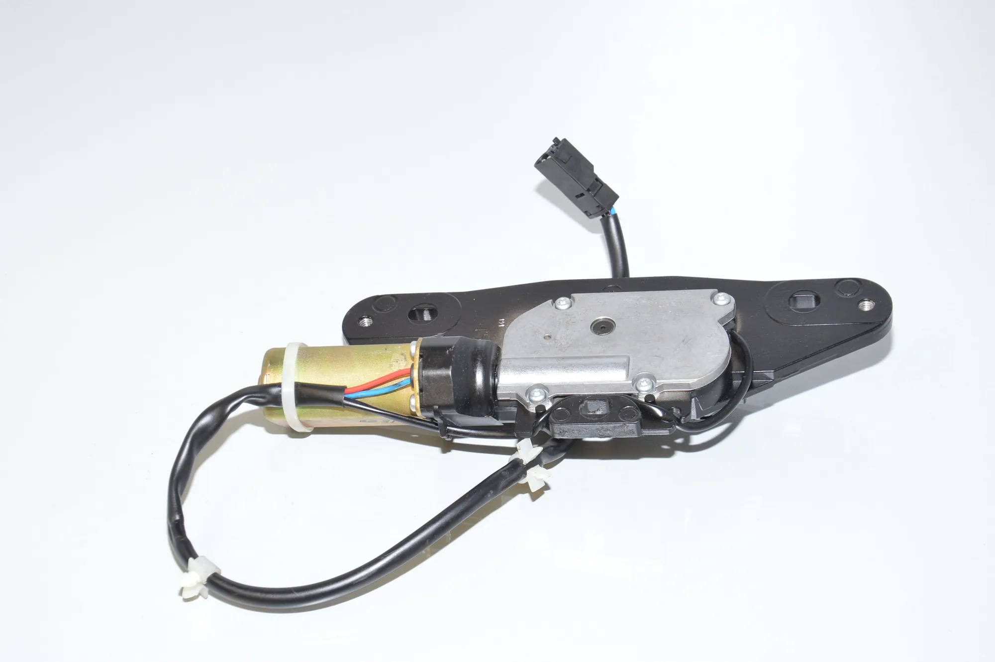 Tailgate Boot Soft Close Motor – OEM 8362371 · BMW 5 Touring (E39) BMW 5 Touring (E39) 520 d 2001 – 2