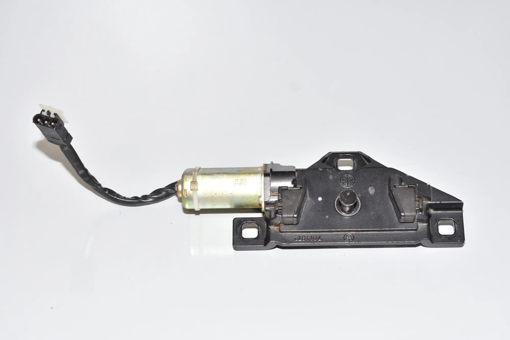 Tailgate Boot Soft Close Motor – OEM 7014872 · BMW 7 (E65, E66, E67) BMW 7 (E65, E66, E67) 745 d 2005