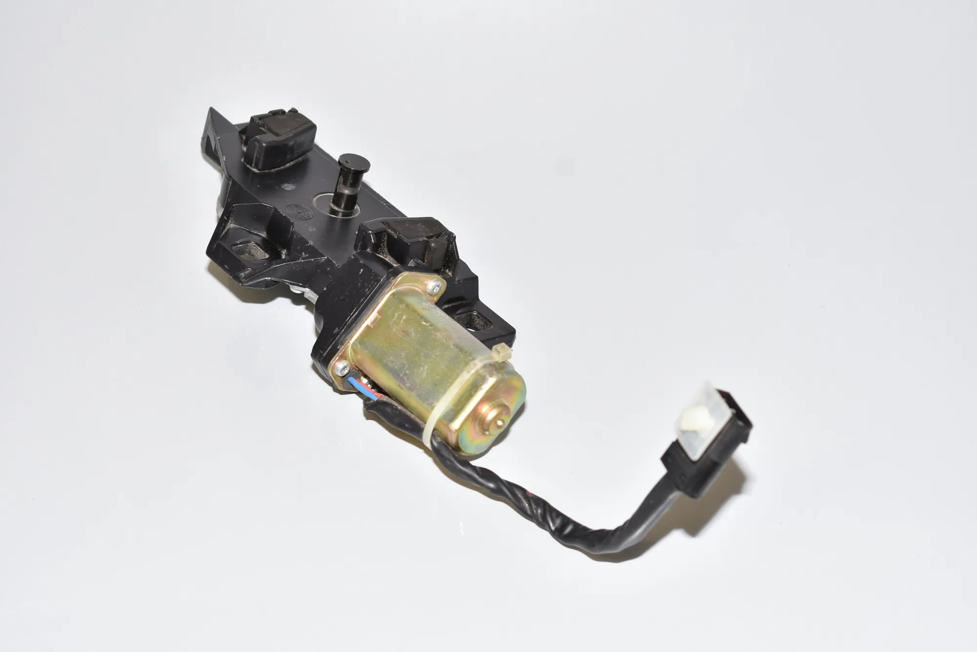 Tailgate Boot Soft Close Motor – OEM 7014872 · BMW 7 (E65, E66, E67) BMW 7 (E65, E66, E67) 745 d 2005 – 3