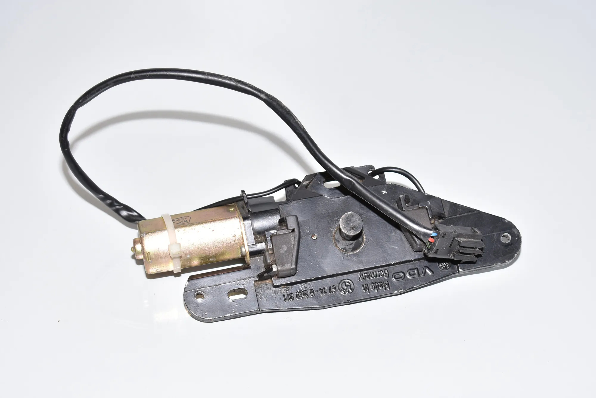Tailgate Boot Soft Close Motor – OEM 8362371 · BMW 5 Touring (E39) BMW 5 Touring (E39) 530 d 2000 – 3