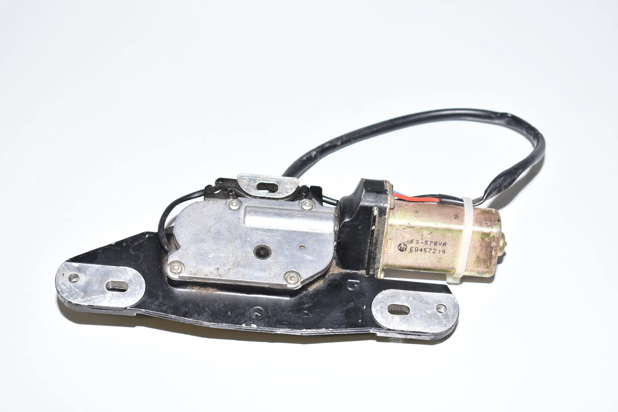 Tailgate Boot Soft Close Motor – OEM 8362371 · BMW 5 Touring (E39) BMW 5 Touring (E39) 530 d 2000