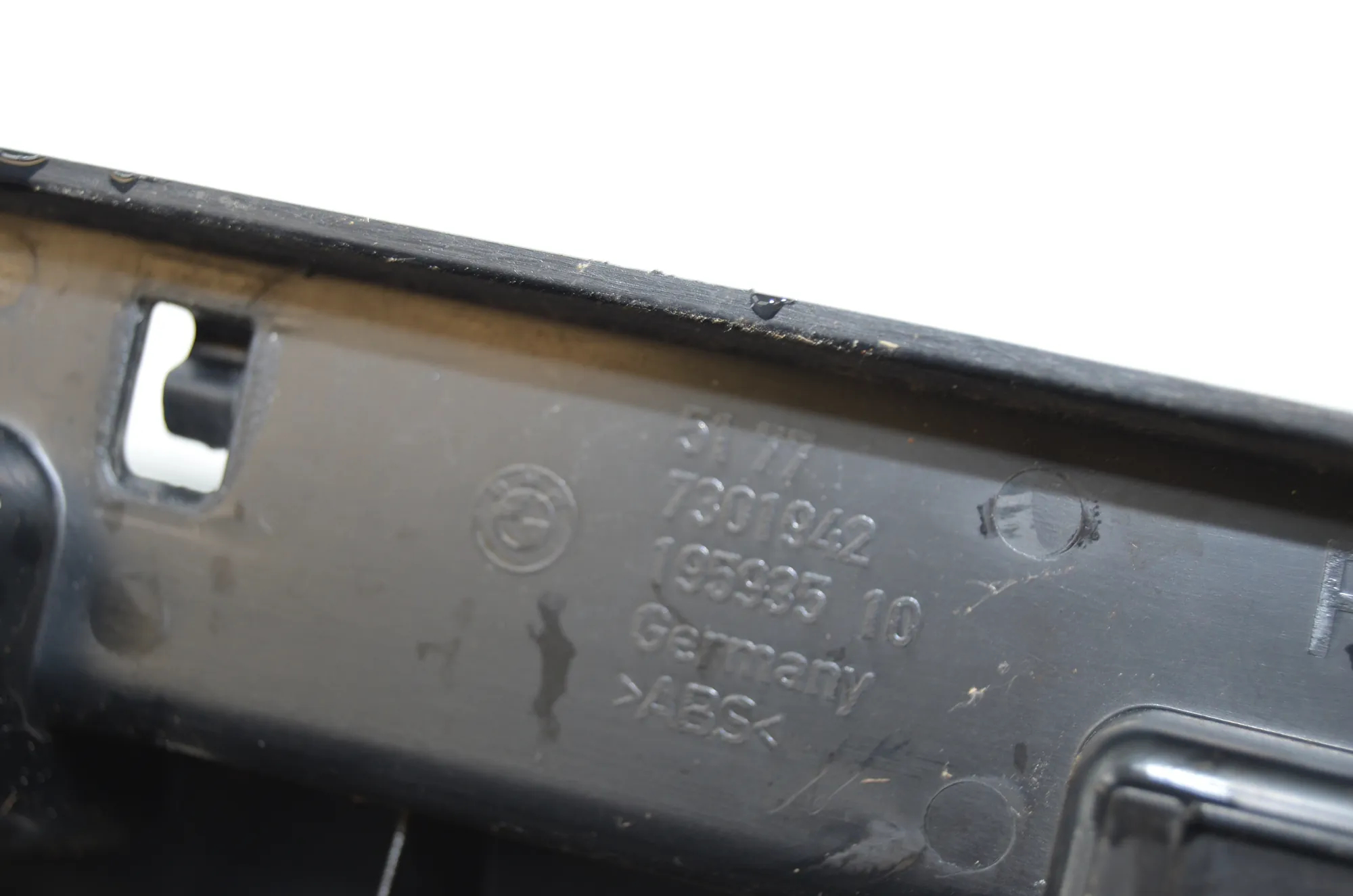 Sideskirt Bracket – OEM 7301940 · BMW 2 Gran Tourer (F46) 216 i 2018 – 8