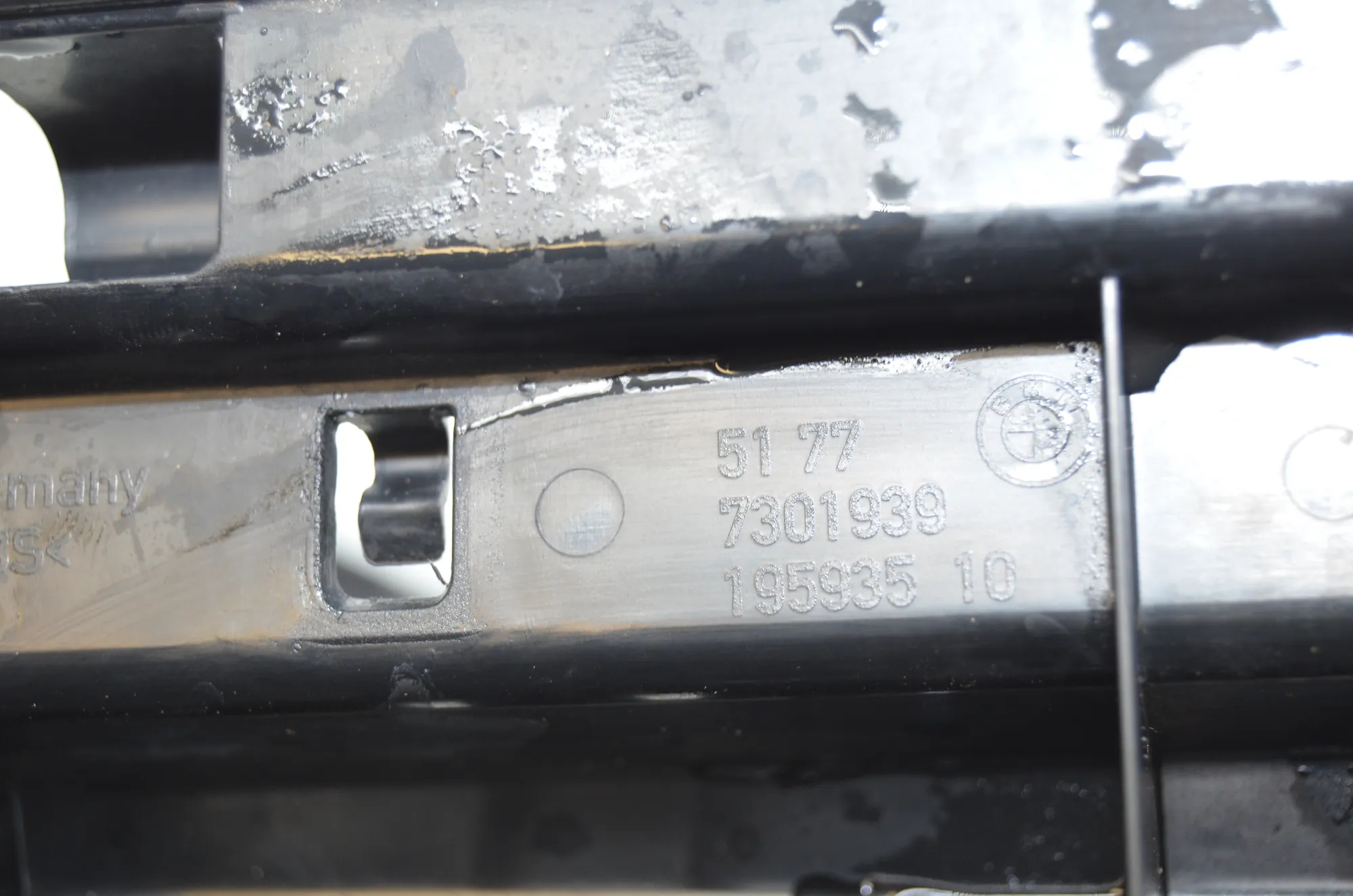 Sideskirt Bracket – OEM 7301940 · BMW 2 Gran Tourer (F46) 216 i 2018 – 9