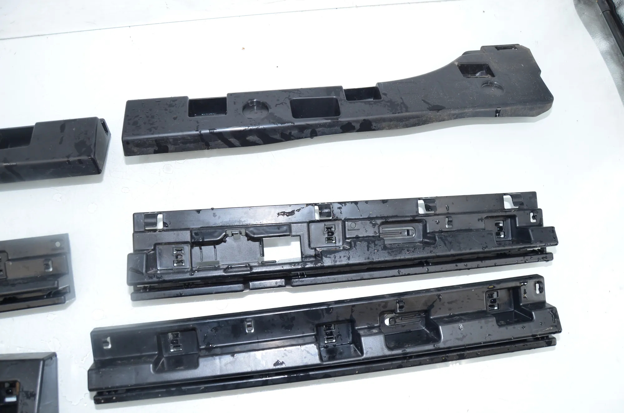 Sideskirt Bracket – OEM 7301940 · BMW 2 Gran Tourer (F46) 216 i 2018 – 3