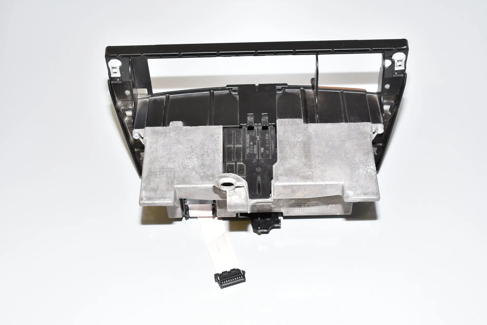 Other Interior Parts – OEM 8261060 · BMW 7 (E65, E66, E67) BMW 7 (E65, E66, E67) 730 Ld 2005 – 6