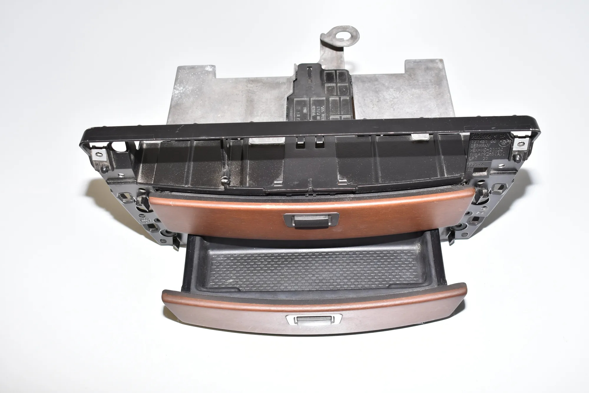 Other Interior Parts – OEM 8261060 · BMW 7 (E65, E66, E67) BMW 7 (E65, E66, E67) 730 Ld 2005 – 5