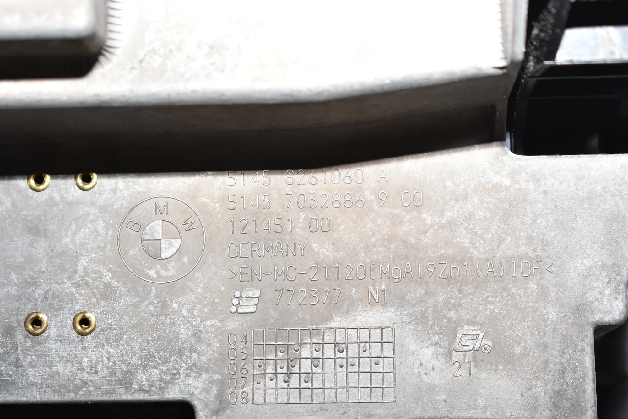 Other Interior Parts – OEM 8261060 · BMW 7 (E65, E66, E67) BMW 7 (E65, E66, E67) 730 Ld 2005 – 8