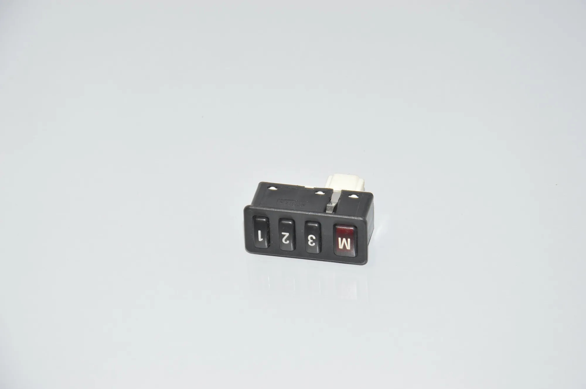Switches – OEM 8352160 · BMW 5 (E39) BMW 5 (E39) 520 d 2000 – 2