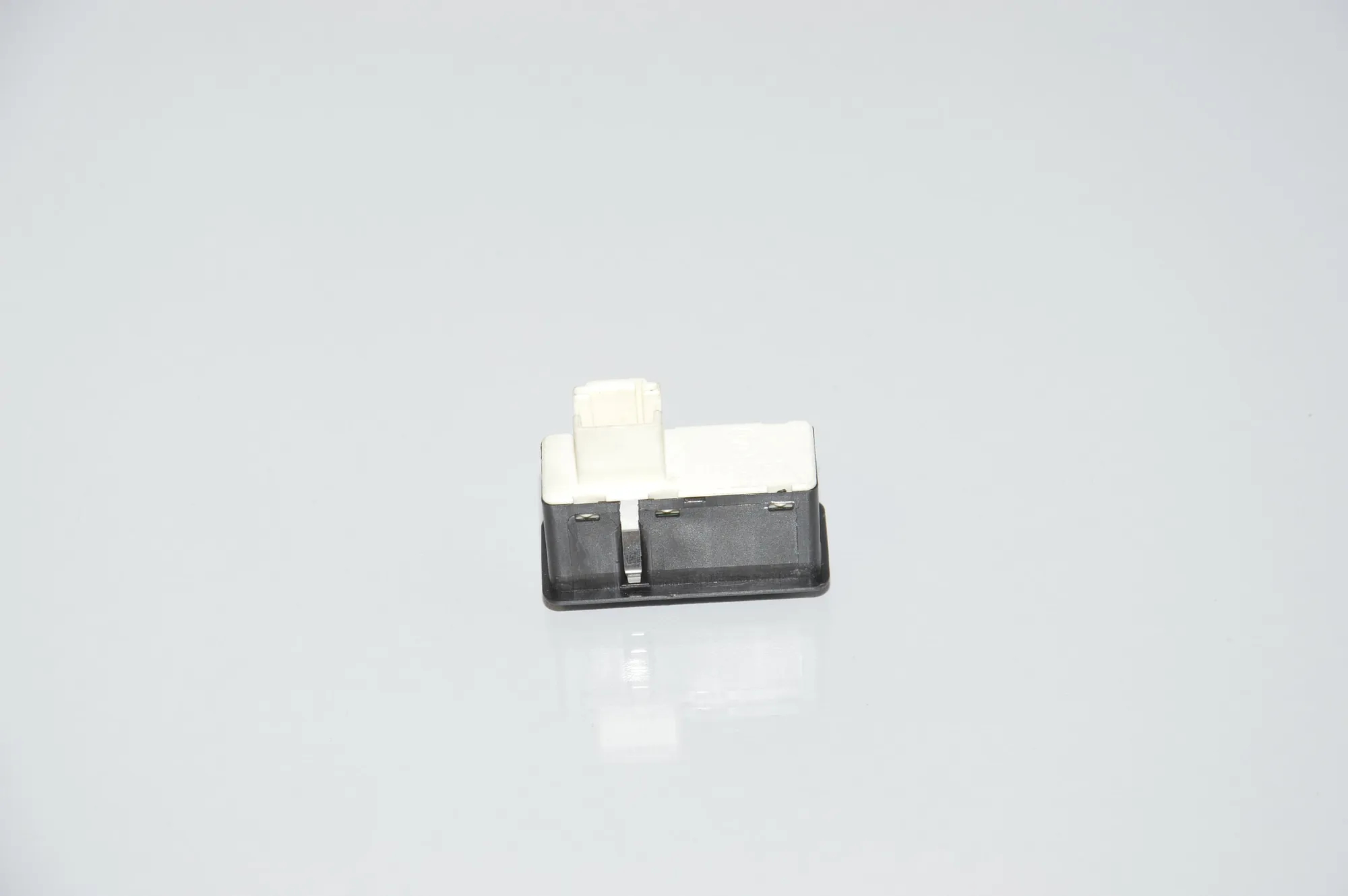 Switches – OEM 8352160 · BMW 5 (E39) BMW 5 (E39) 520 d 2000 – 4