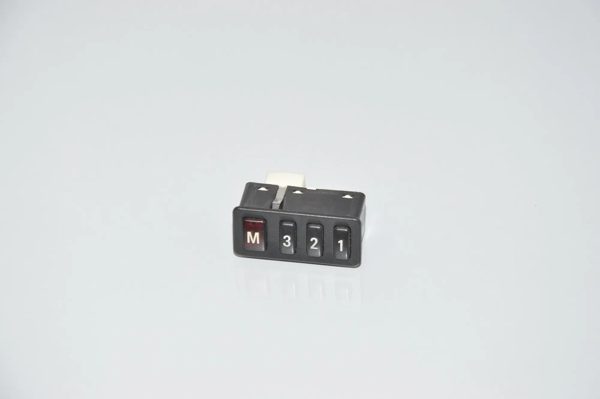 Switches – OEM 8352160 · BMW 5 (E39) BMW 5 (E39) 520 d 2000