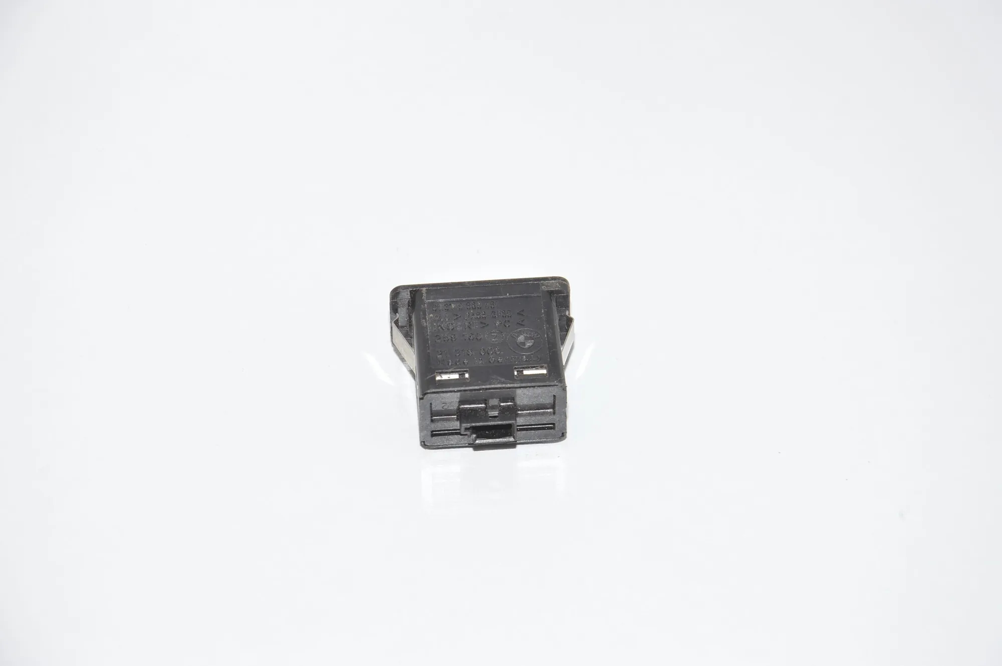 Switches – OEM 8360461 · BMW 5 (E39) BMW 5 (E39) 520 d 2000 – 3