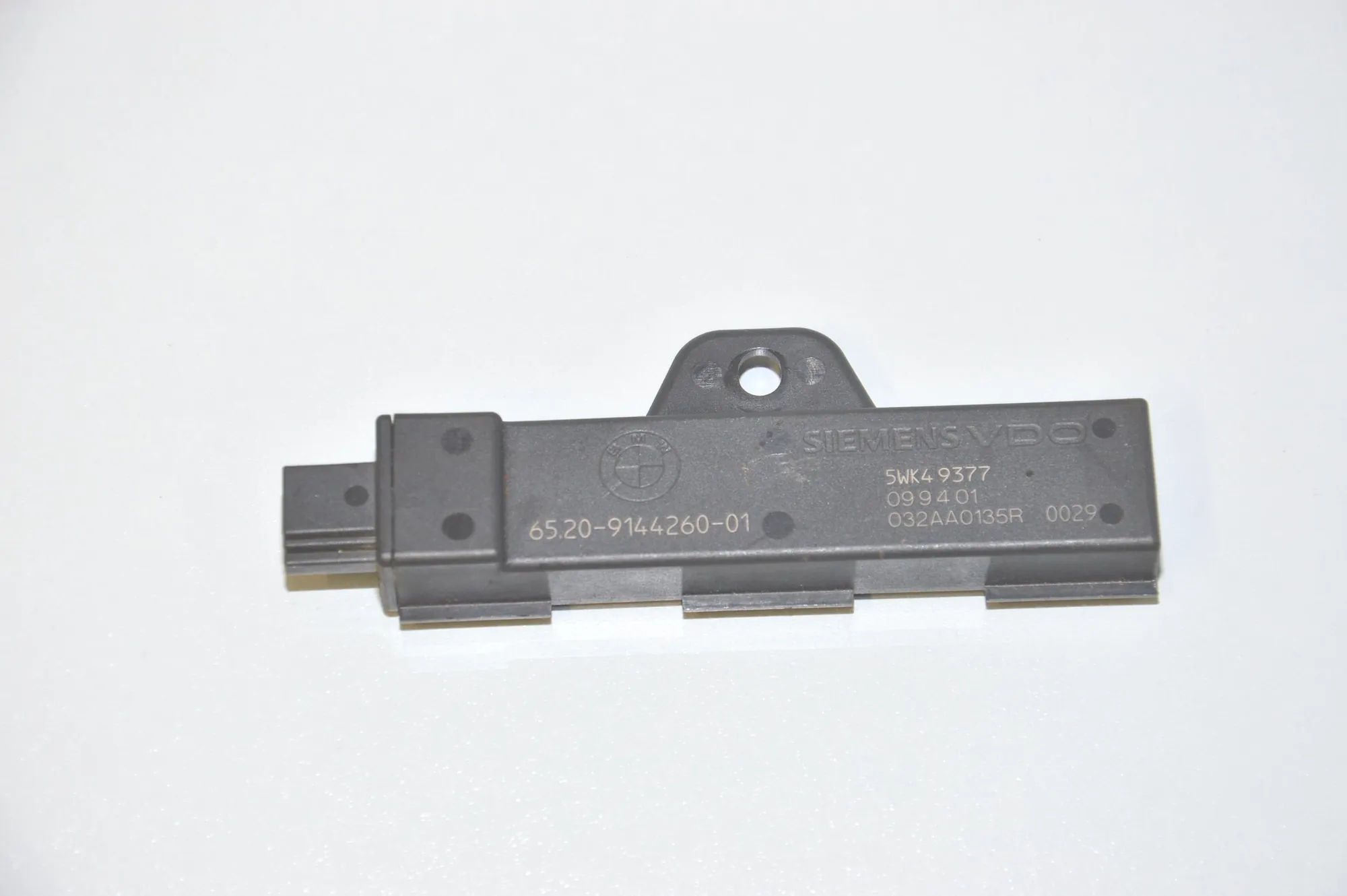 Antenna – OEM 9144260 · BMW 7 (F01, F02) BMW 7 (F01, F02) 730 d 2009 – 5