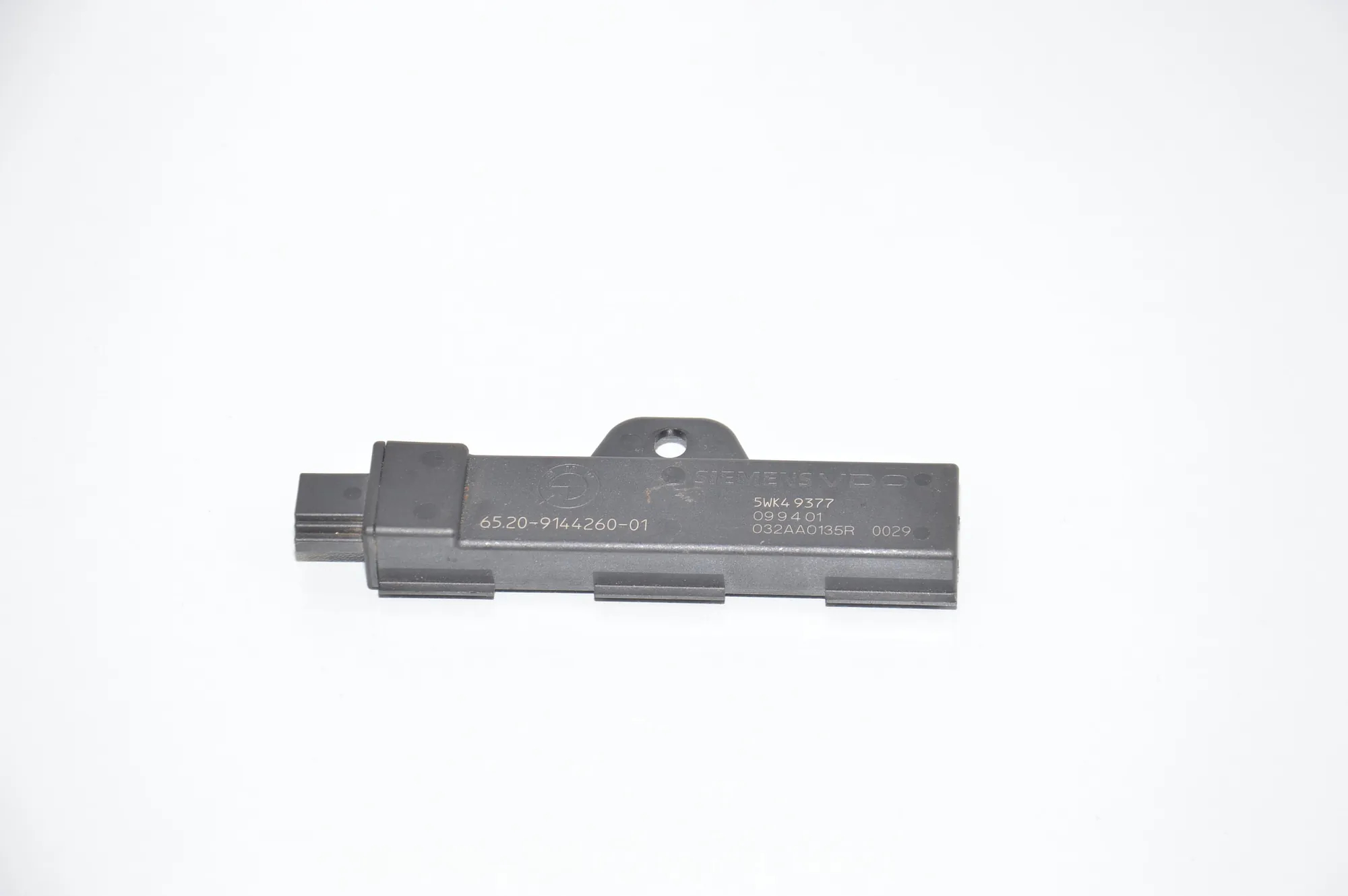 Antenna – OEM 9144260 · BMW 7 (F01, F02) BMW 7 (F01, F02) 730 d 2009