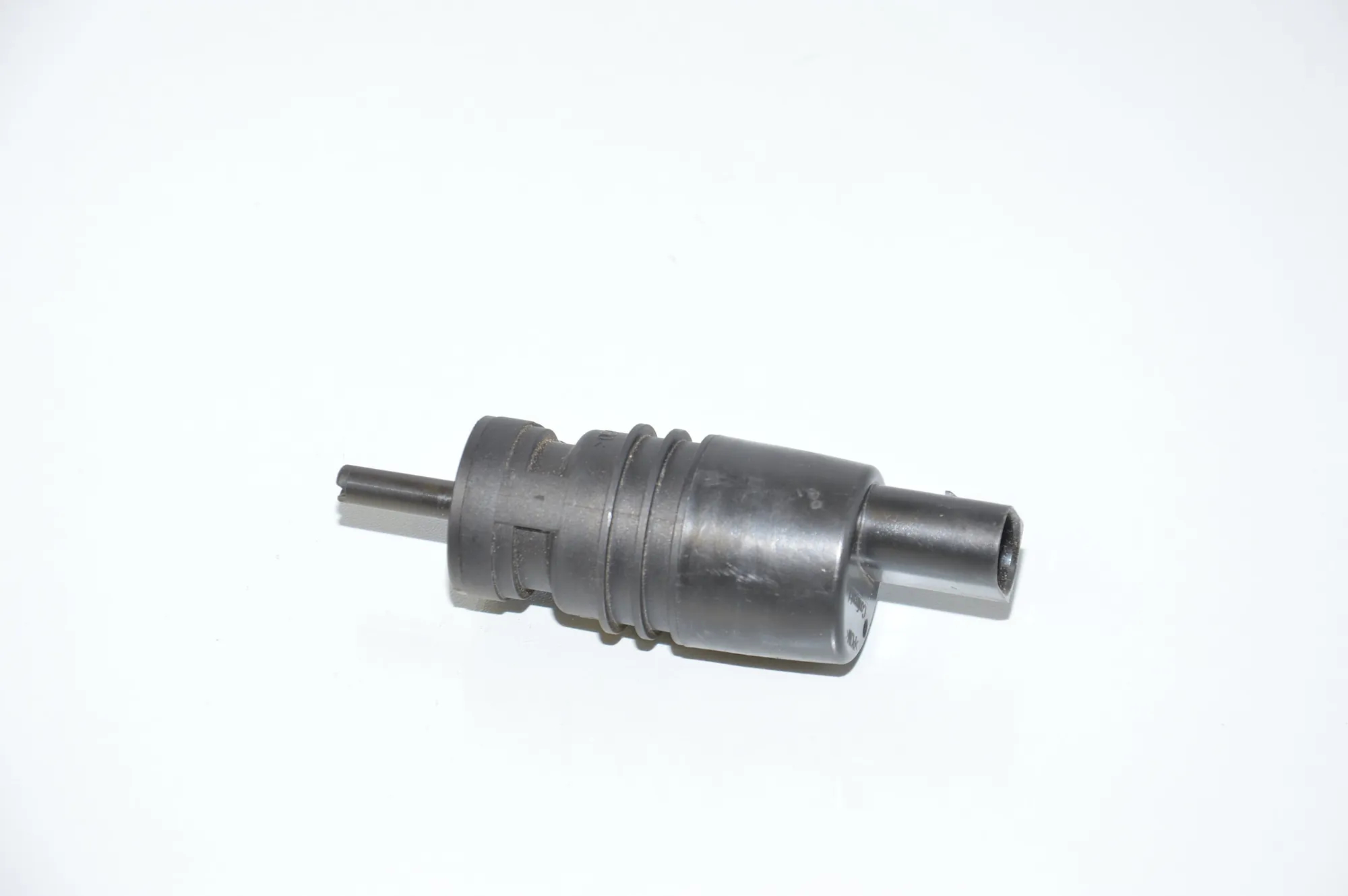 Washer Tank Motor – OEM 8362154 · BMW 3 Touring (E91) BMW 3 Touring (E91) 318 d 2007 – 2