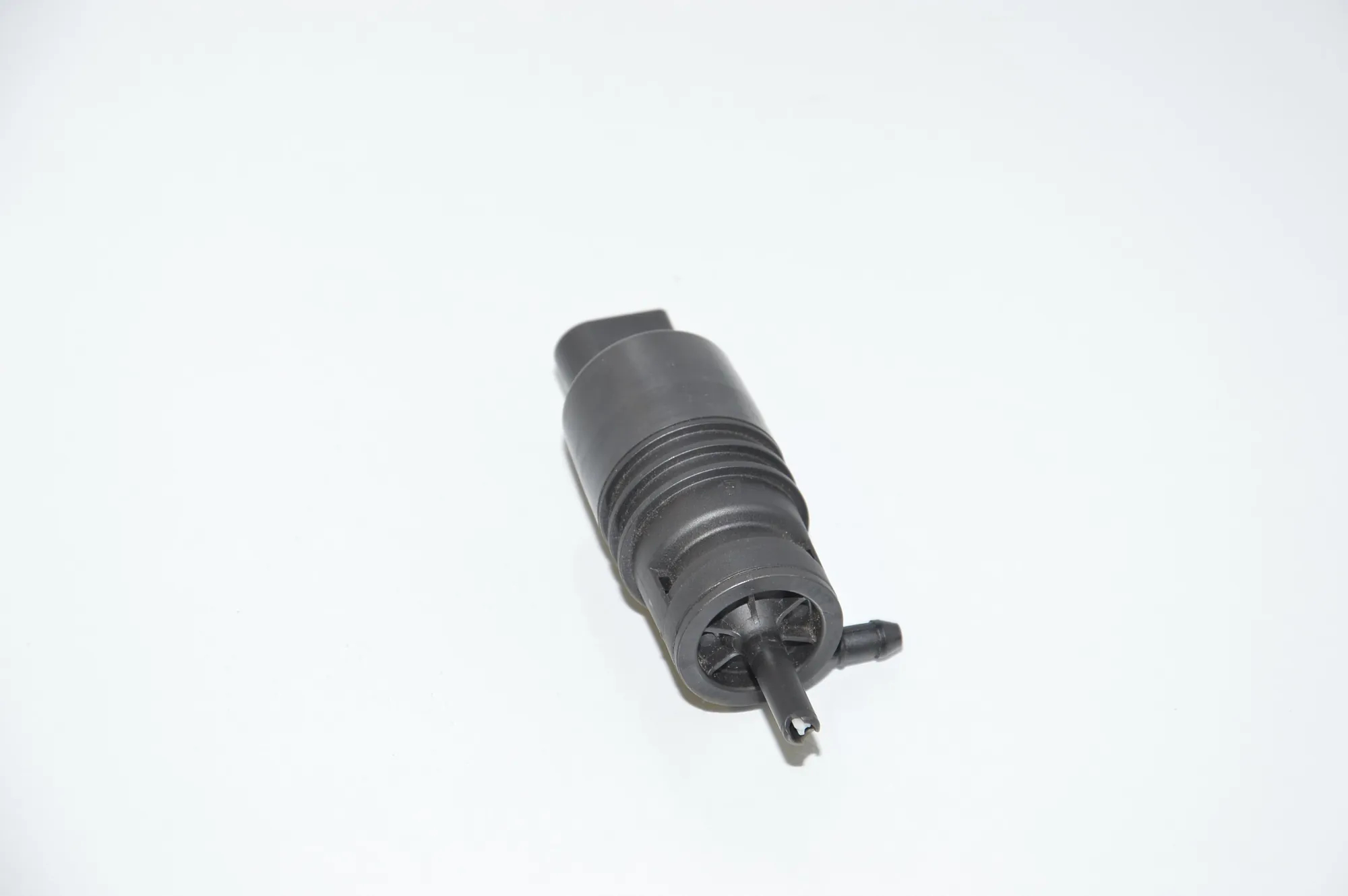 Washer Tank Motor – OEM 8362154 · BMW 3 Touring (E91) BMW 3 Touring (E91) 318 d 2007 – 4