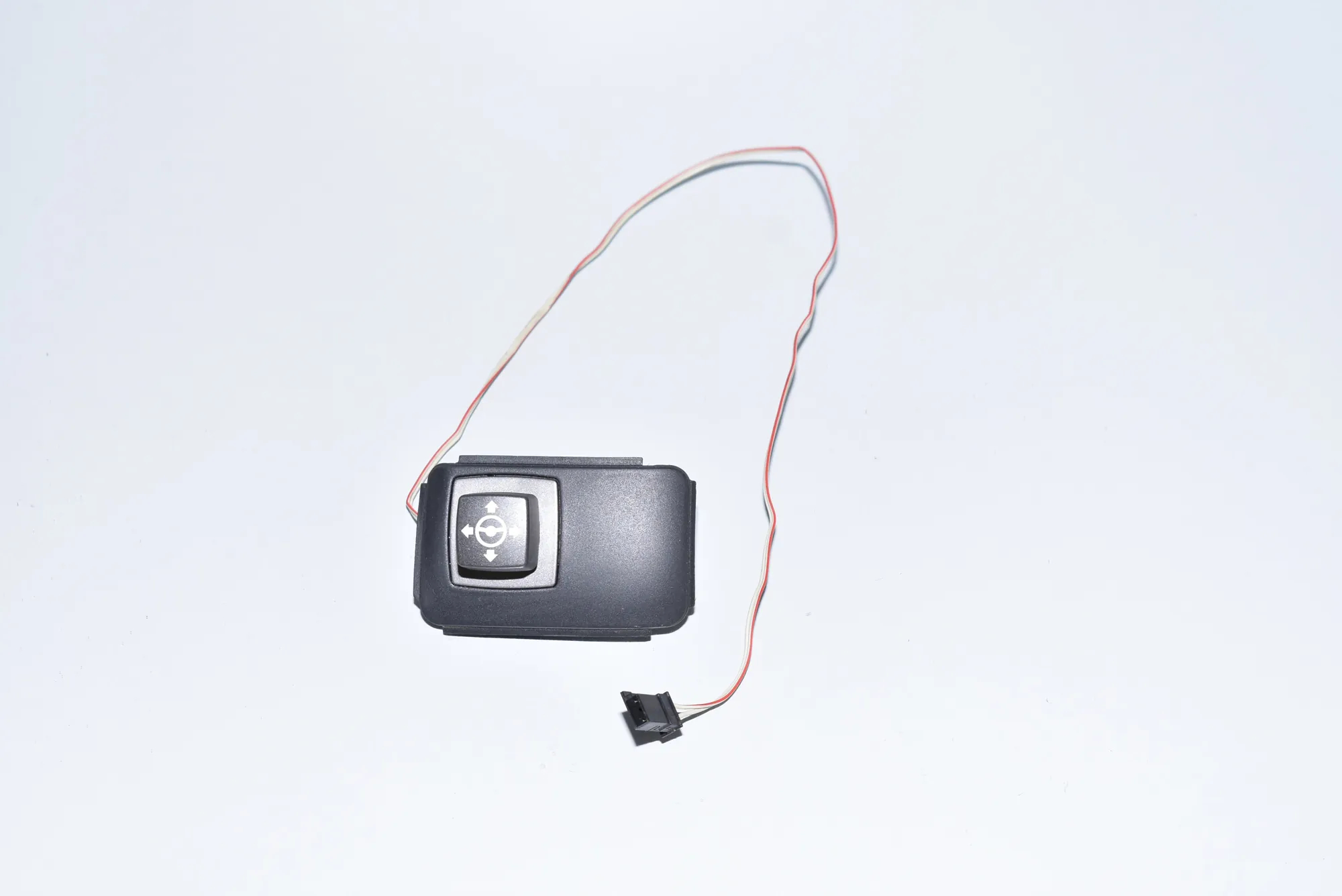 Steering Wheel Adjustment Switch – OEM 6911536 · BMW 7 (E65, E66, E67) BMW 7 (E65, E66, E67) 740 d 2003 – 2