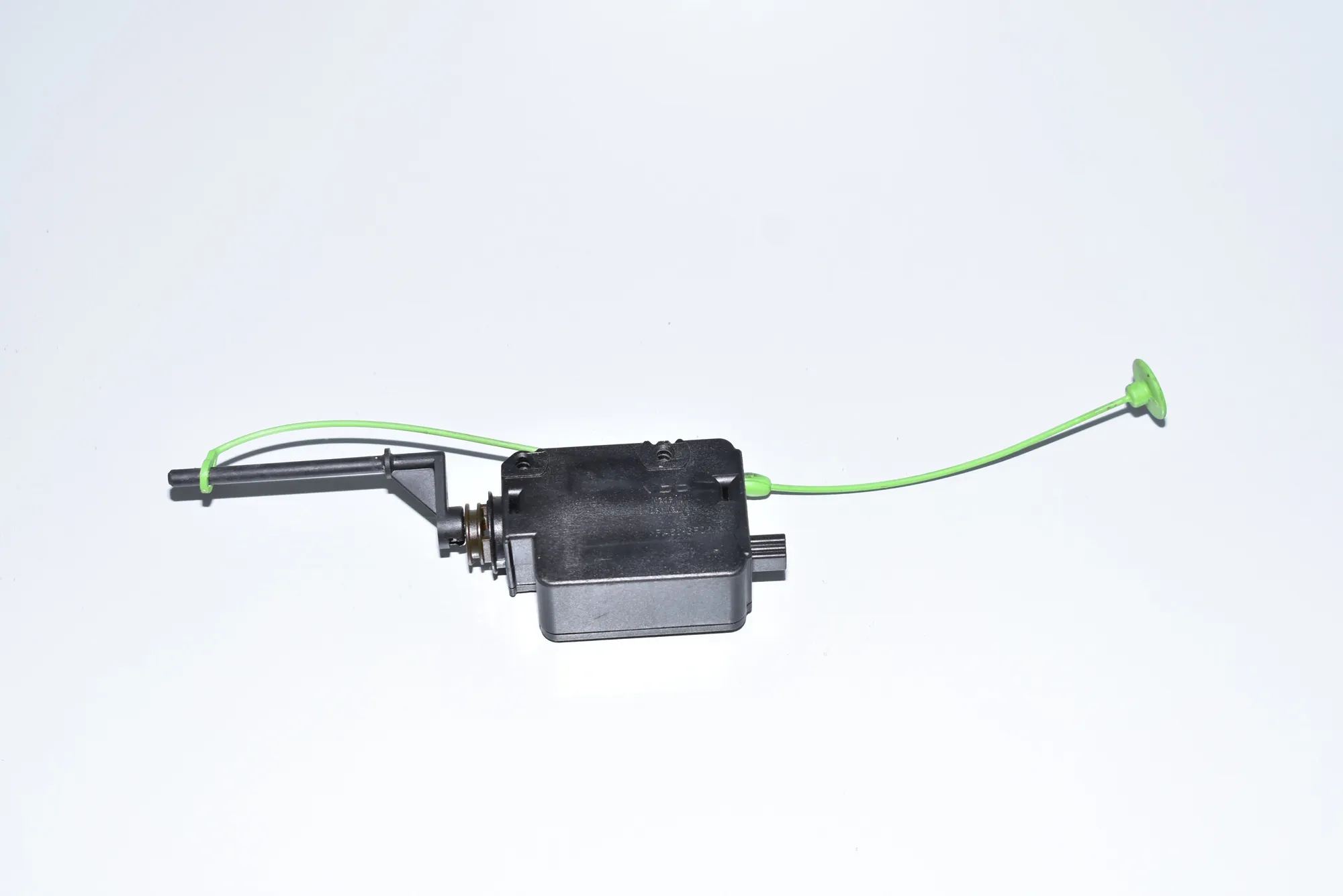 Fuel Tank Cover Lock – OEM 6987636 · BMW X5 (E53) BMW X5 (E53) 3.0 d 2004 – 3