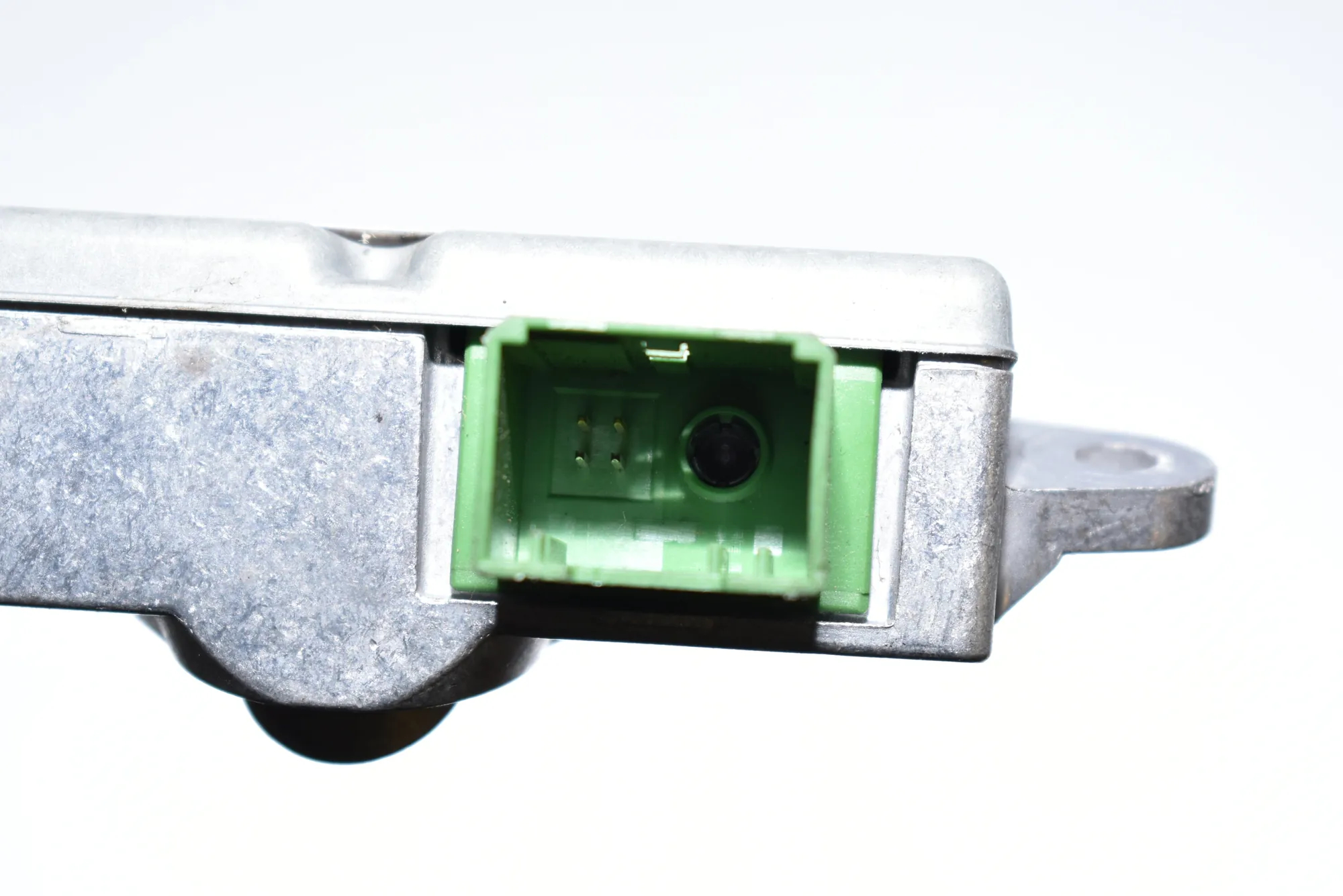 SRS Control Unit – OEM 6920477 · BMW 7 (E65, E66, E67) BMW 7 (E65, E66, E67) 730 i, Li 2004 – 3