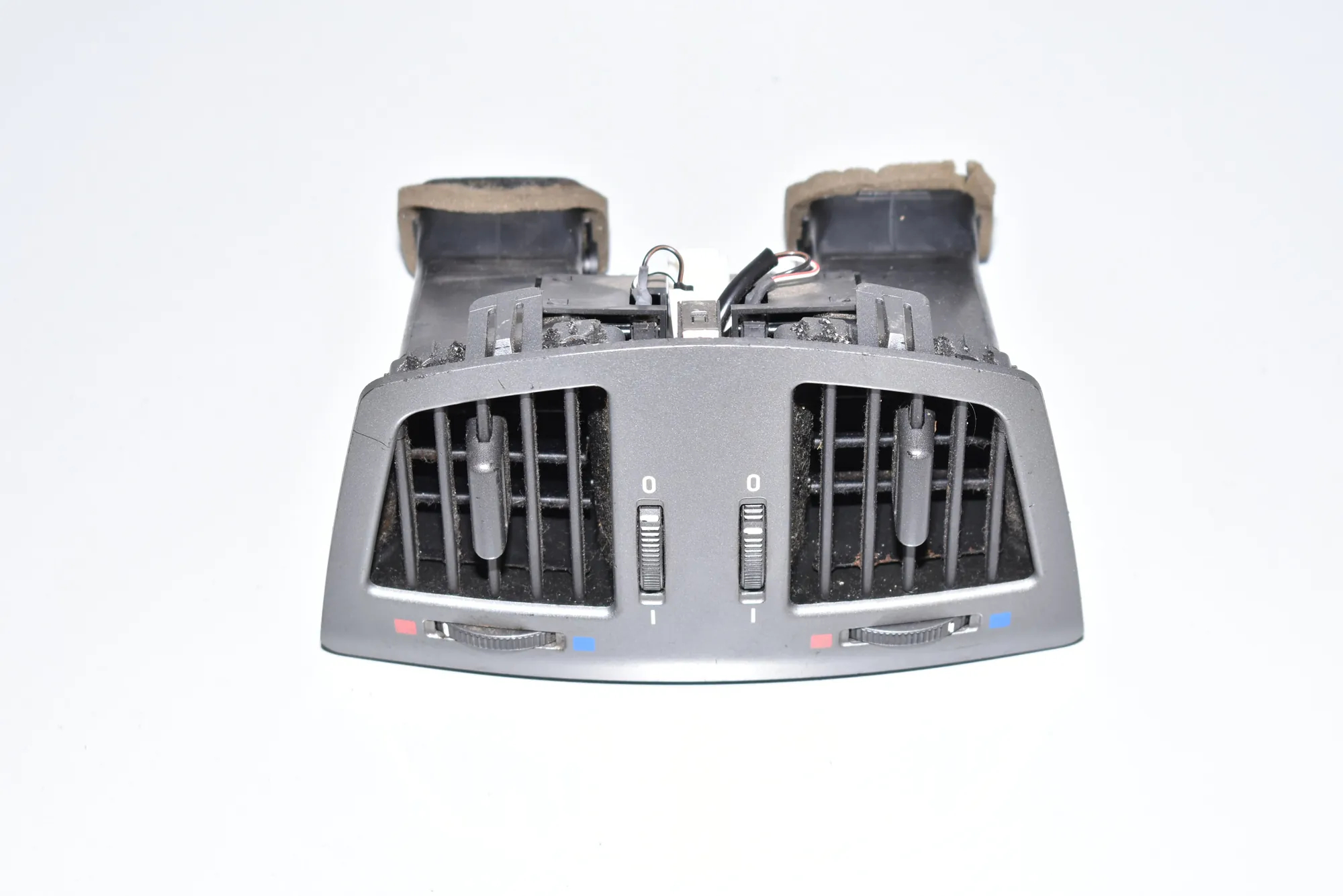 Center Console Air Vent – OEM 8385257 · BMW 7 (E65, E66, E67) BMW 7 (E65, E66, E67) 730 Ld 2005