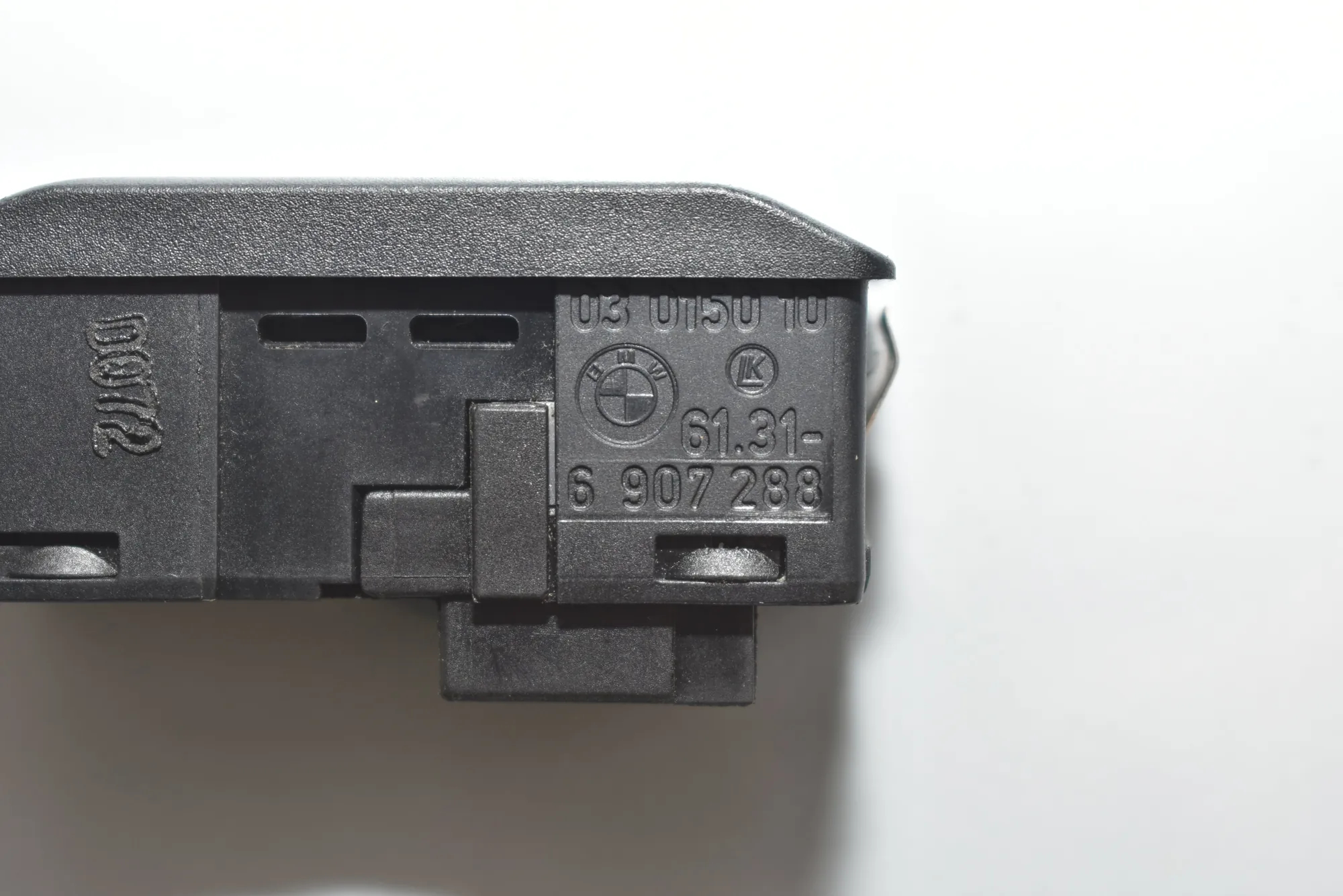 Switches – OEM 6907288 · BMW 5 (E60) BMW 5 (E60) 530 d 2008 – 4