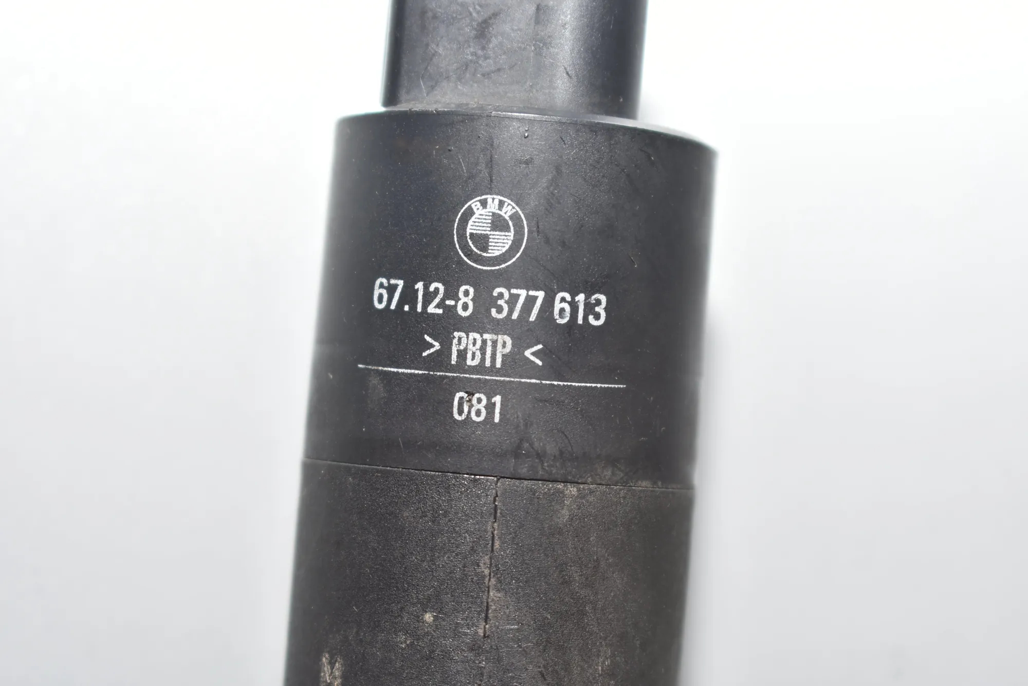 Headlight Washer Motor – OEM 8377613 · BMW 7 (E38) BMW 7 (E38) 735 i, iL 1998 – 4
