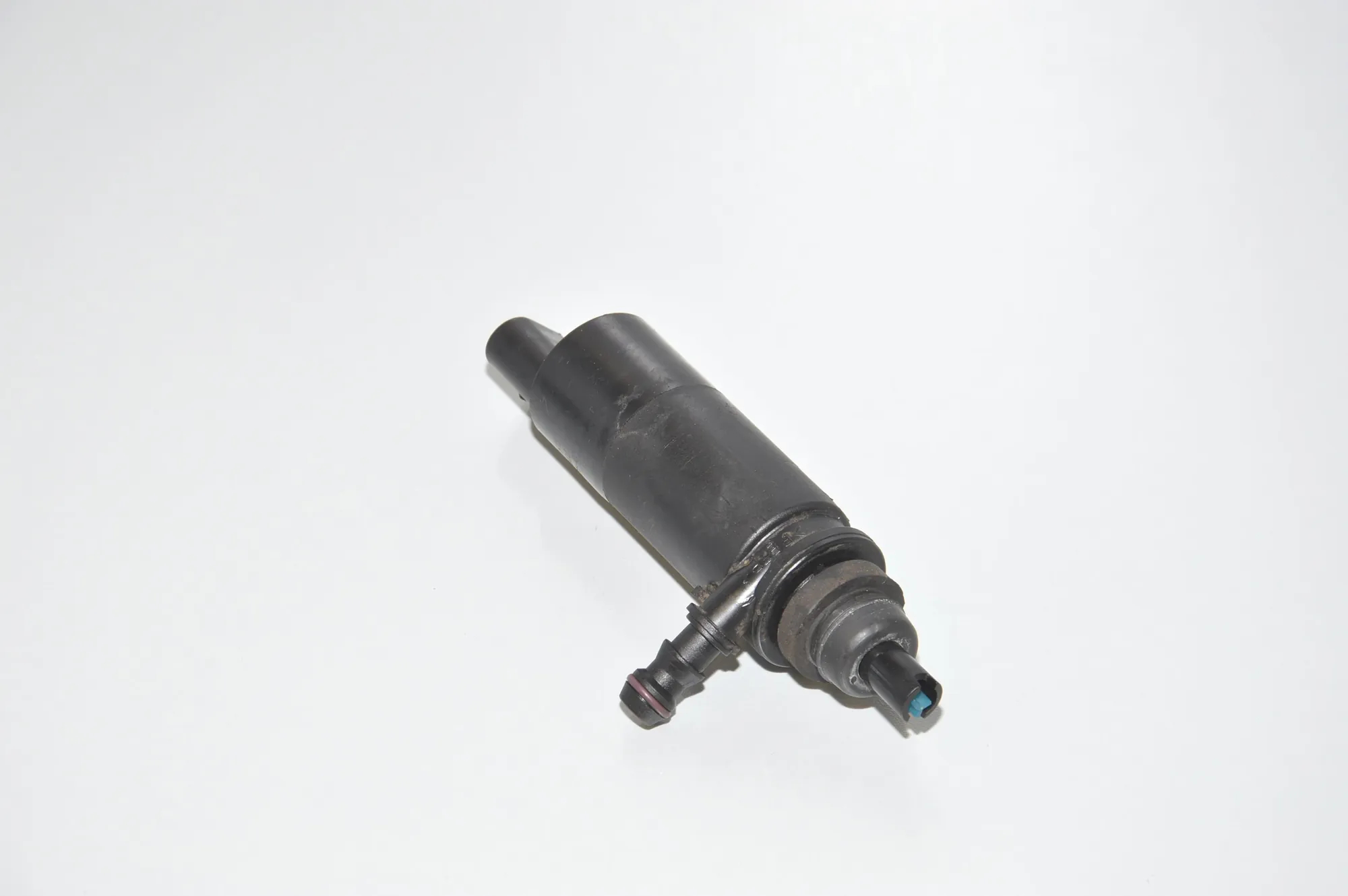 Washer Tank Motor – OEM 8377613 · BMW 5 (E39) BMW 5 (E39) 525 d 2003 – 2