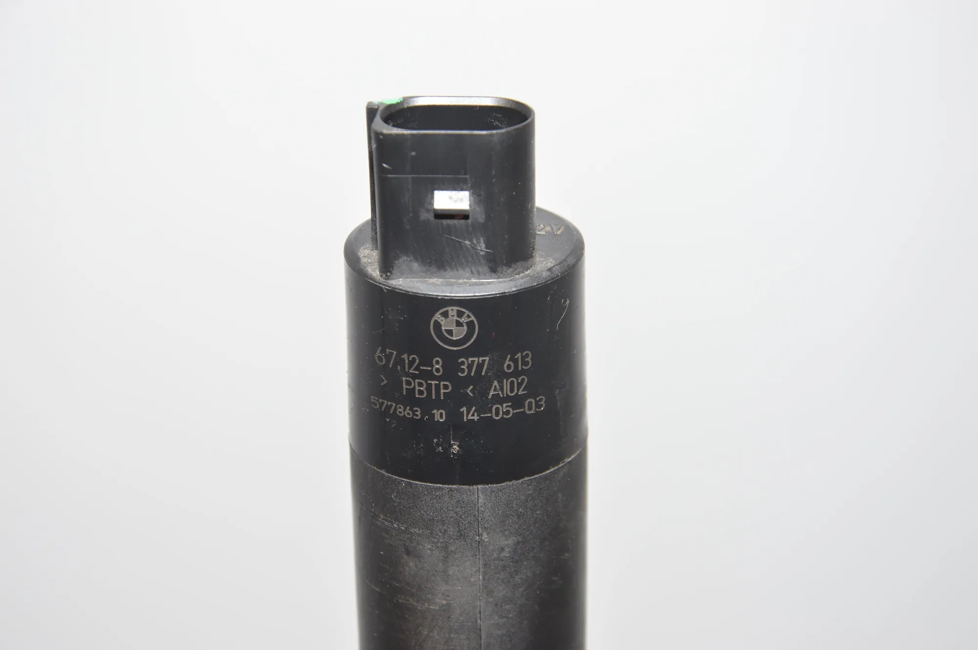 Washer Tank Motor – OEM 8377613 · BMW 5 (E39) BMW 5 (E39) 525 d 2003 – 6