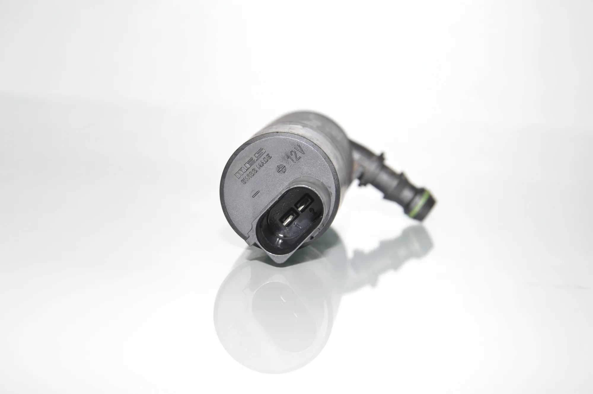 Washer Tank Motor – OEM 8377613 · BMW 5 (E39) BMW 5 (E39) 525 d 2003 – 5