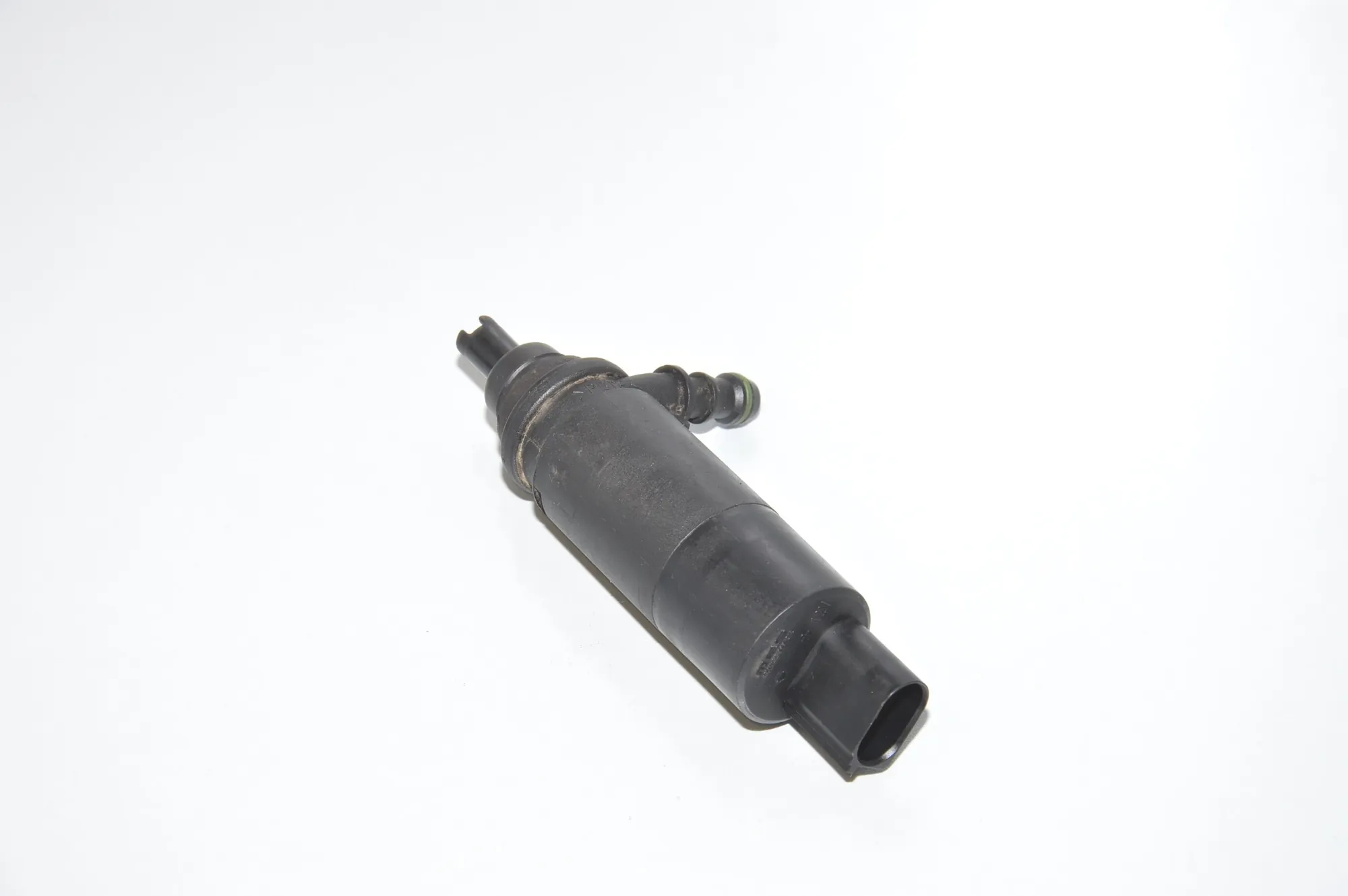 Washer Tank Motor – OEM 8377613 · BMW 5 (E39) BMW 5 (E39) 525 d 2003 – 4