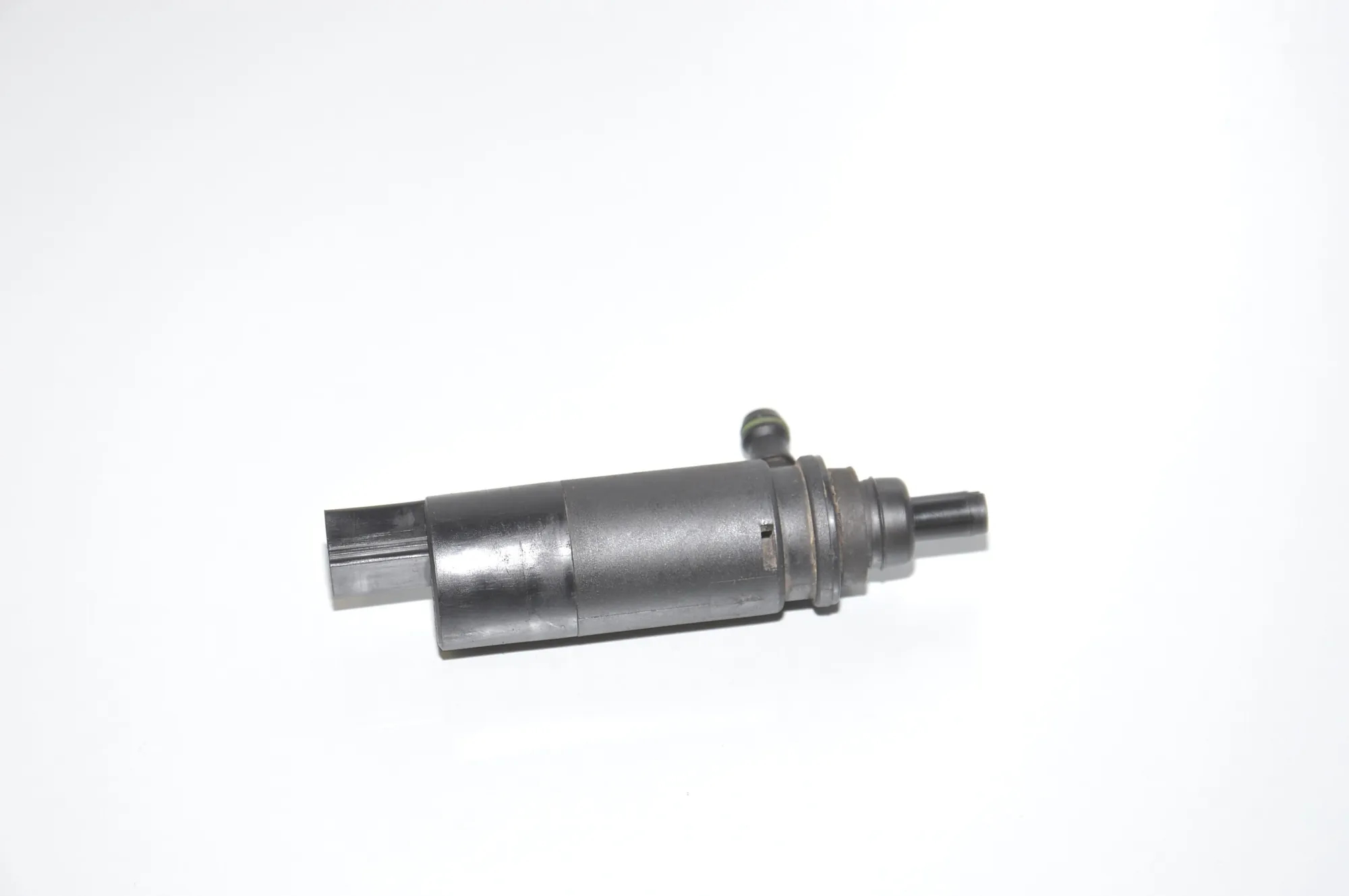 Washer Tank Motor – OEM 8377613 · BMW 5 (E39) BMW 5 (E39) 525 d 2003