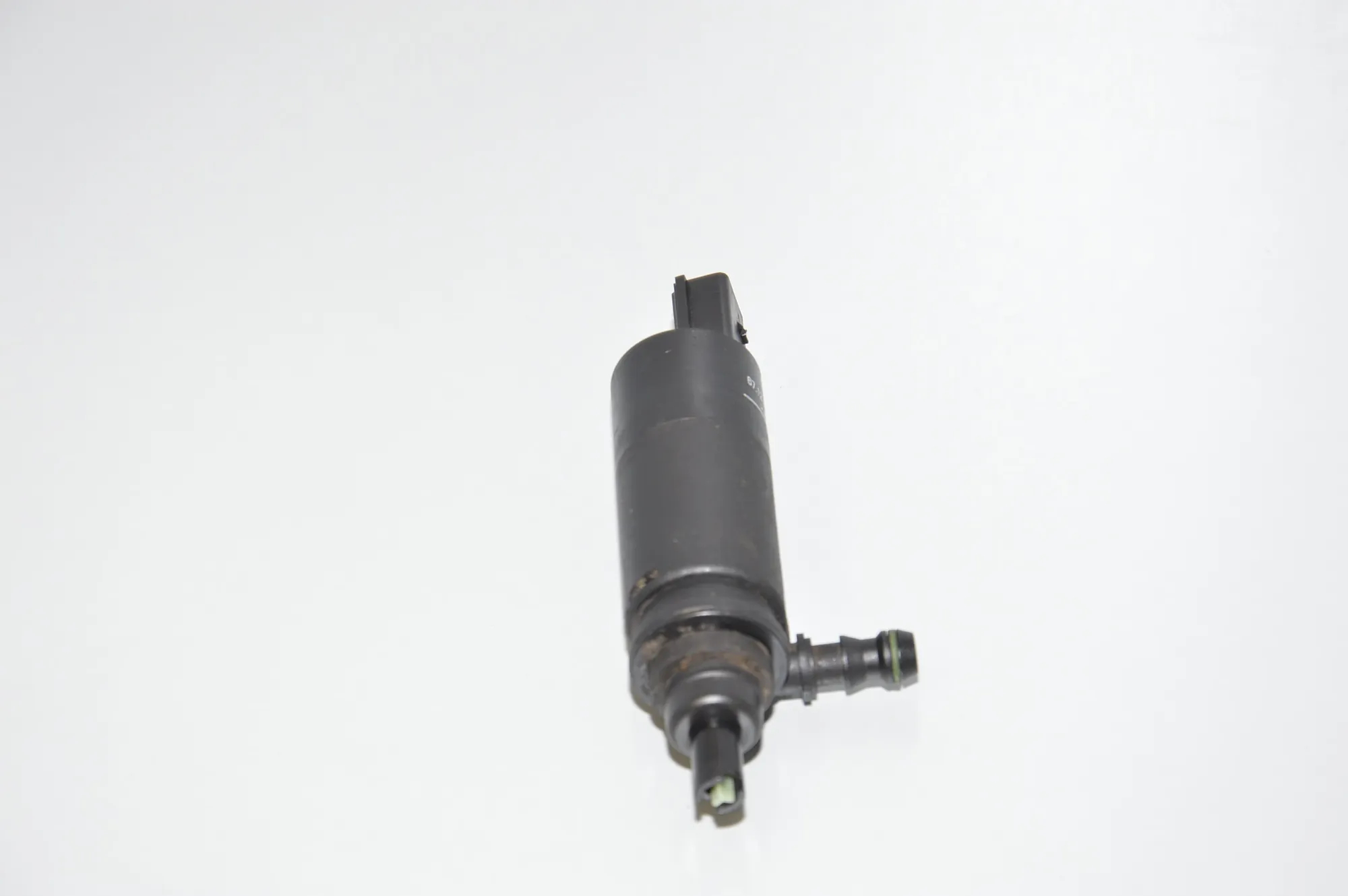 Washer Tank Motor – OEM 8377613 · BMW 5 (E39) BMW 5 (E39) 525 d 2003 – 3