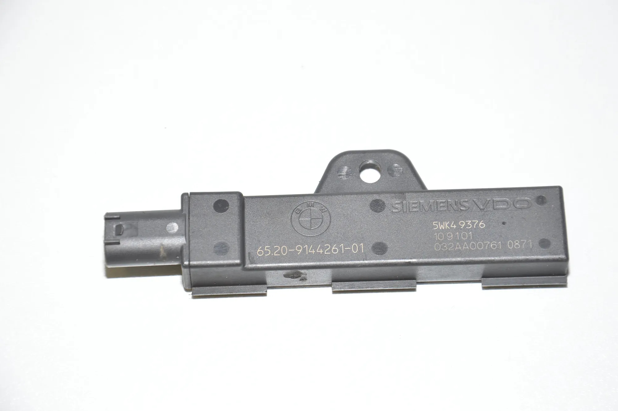 Antenna – OEM 9144261 · BMW 7 (F01, F02) BMW 7 (F01, F02) 730 d 2012