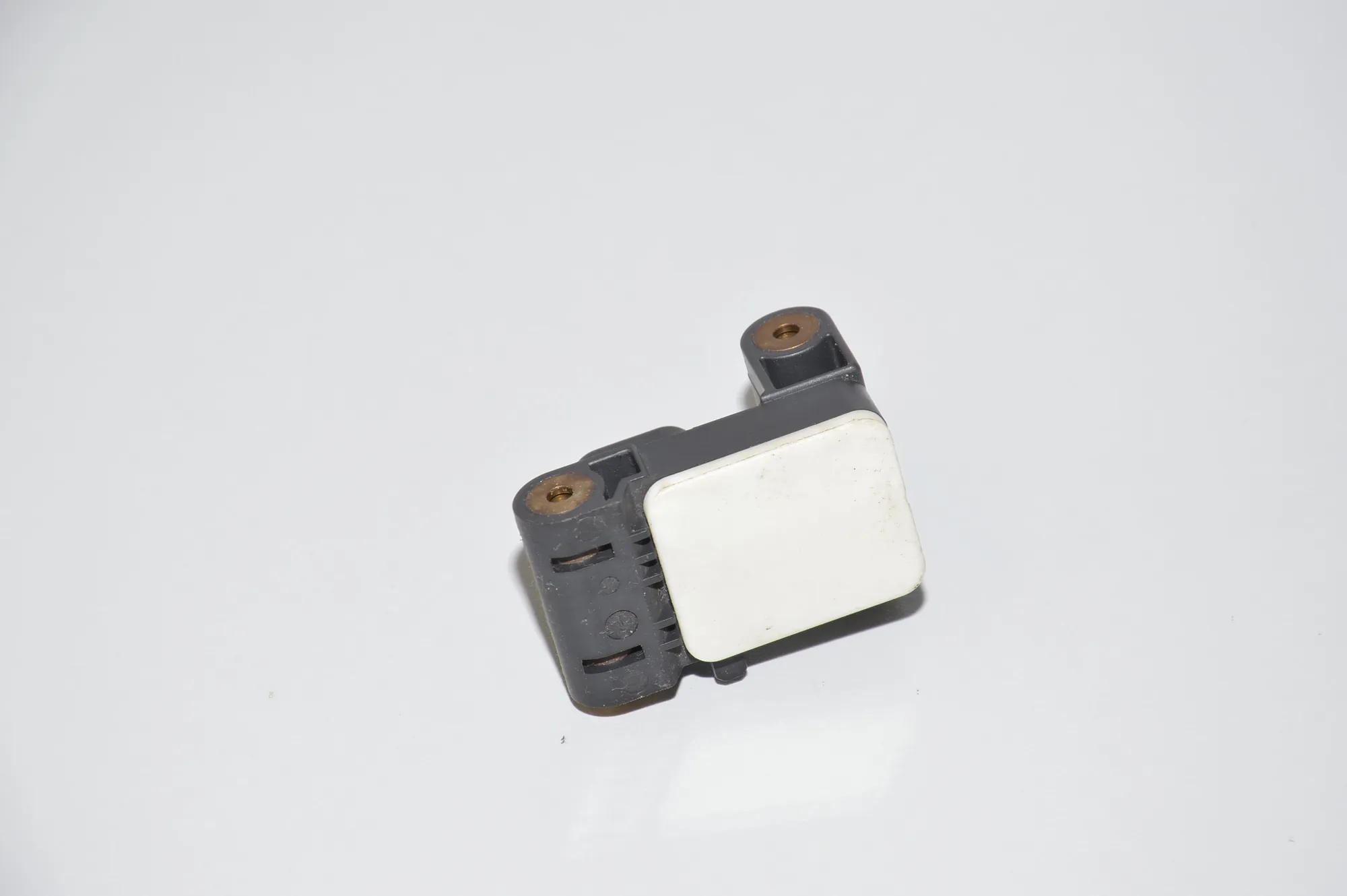 Front Left Impact Sensor – OEM 6911003 · BMW 1 (E81) BMW 1 (E81) 116 d 2008 – 4
