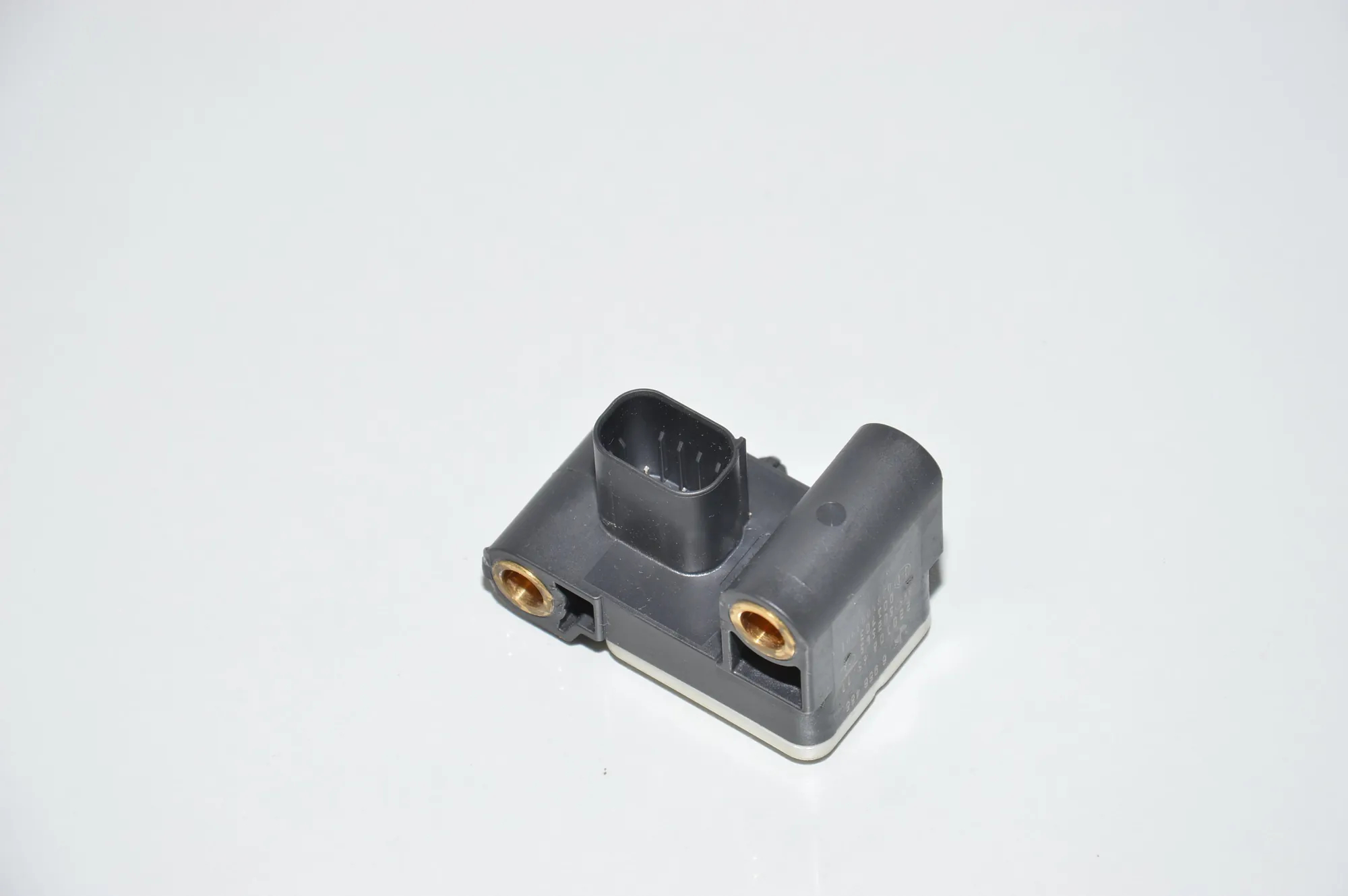 Front Right Impact Sensor – OEM 6956485 · BMW 1 Cabrio (E88) BMW 1 Cabrio (E88) 118 d 2008
