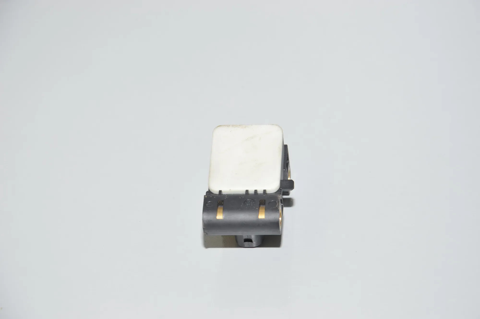 Front Right Impact Sensor – OEM 6956485 · BMW 1 Cabrio (E88) BMW 1 Cabrio (E88) 118 d 2008 – 4