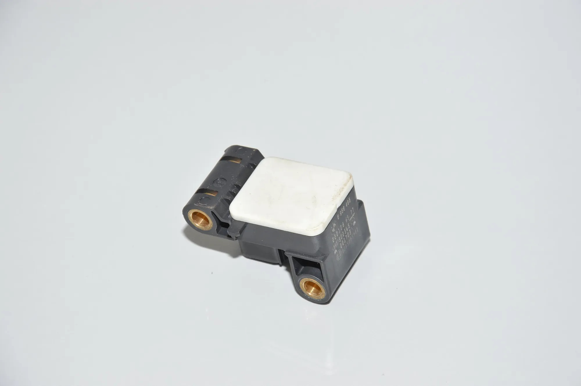 Front Right Impact Sensor – OEM 6956485 · BMW 1 Cabrio (E88) BMW 1 Cabrio (E88) 118 d 2008 – 3