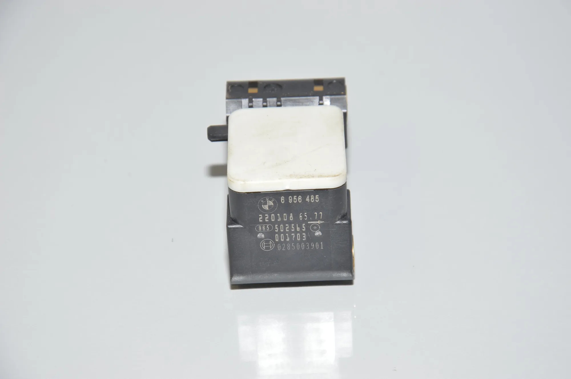 Front Right Impact Sensor – OEM 6956485 · BMW 1 Cabrio (E88) BMW 1 Cabrio (E88) 118 d 2008 – 5