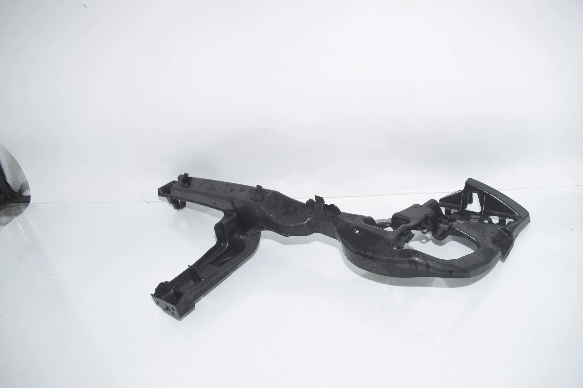 Rear Right Bumper Bracket – OEM 7387278 · BMW 2 Gran Tourer (F46) 216 i 2018 – 2