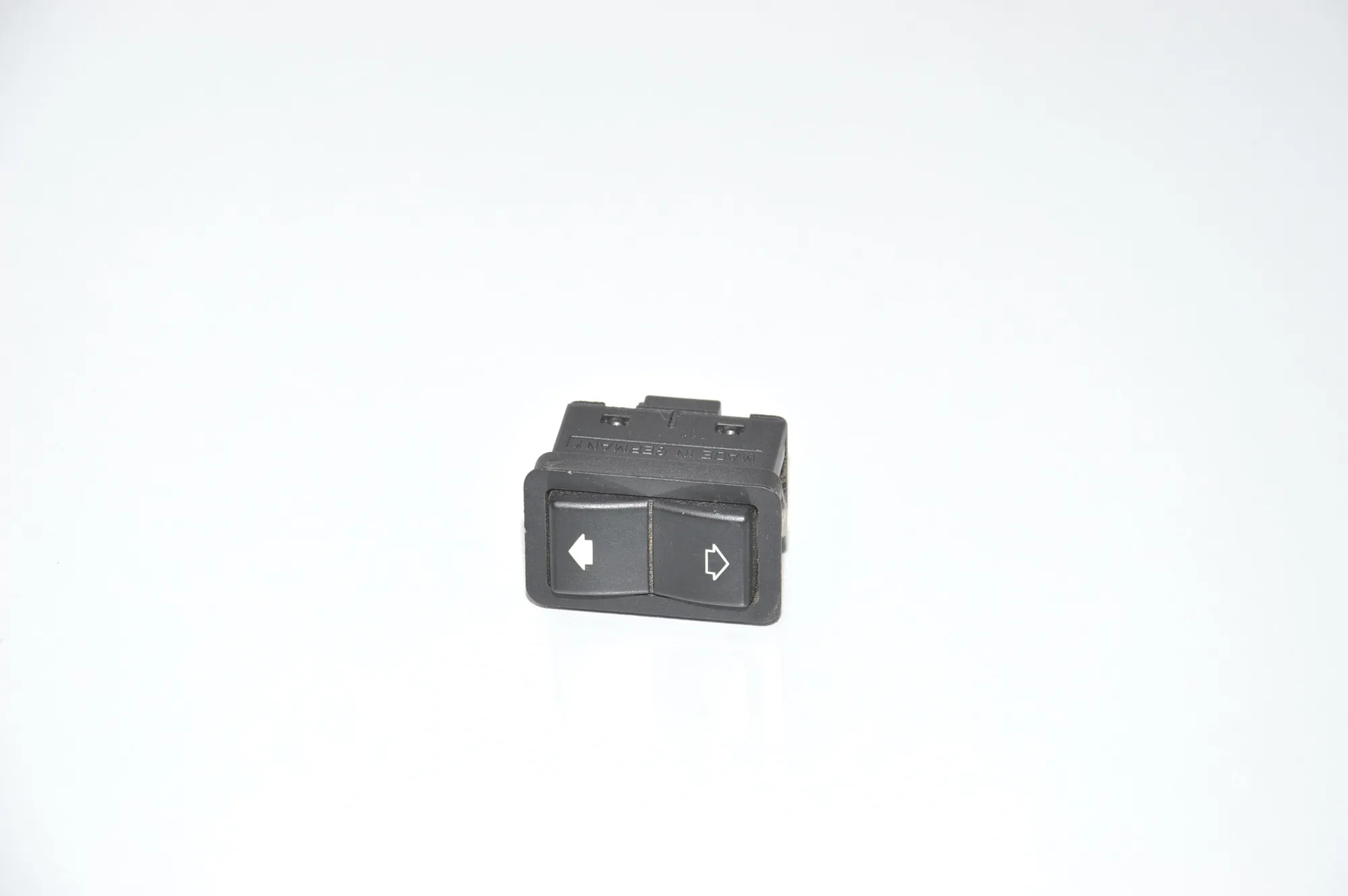 Rear Right Door Window Switch – OEM 8368974 · BMW 5 (E39) BMW 5 (E39) 520 d 2000