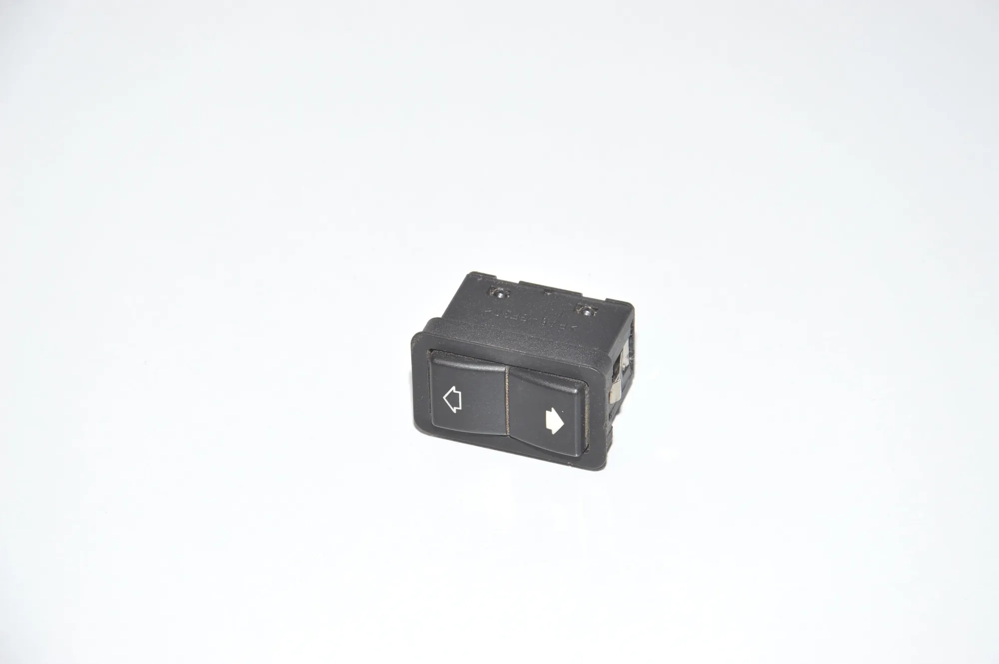 Rear Right Door Window Switch – OEM 8368974 · BMW 5 (E39) BMW 5 (E39) 520 d 2000 – 2