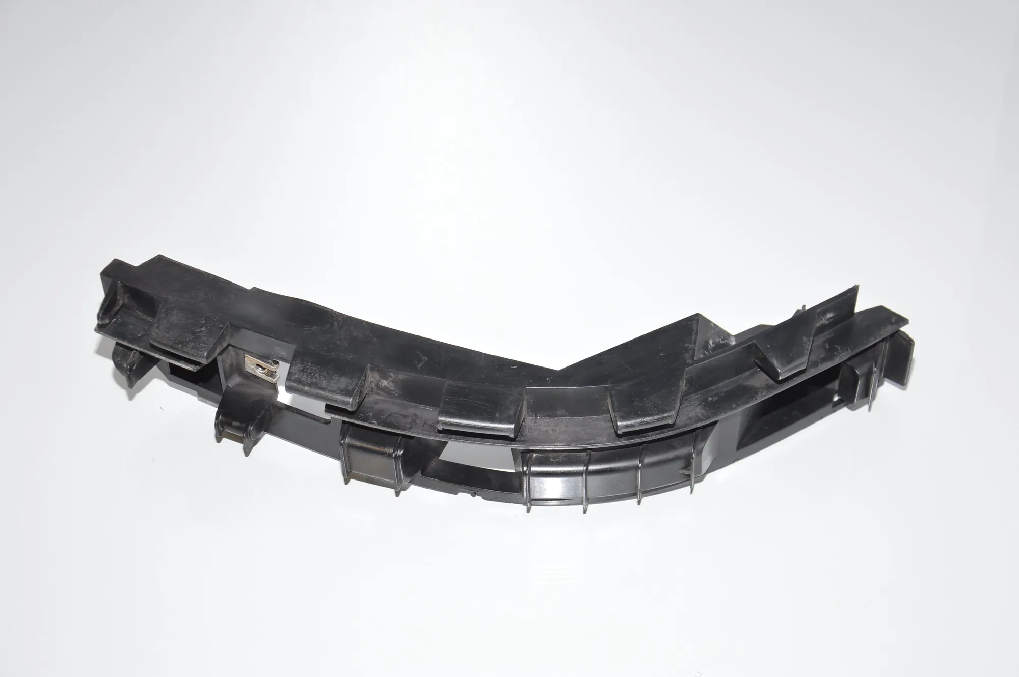 Rear Left Bumper Bracket – OEM 7123797 · BMW 7 (E65, E66, E67) BMW 7 (E65, E66, E67) 730 d 2005 – 4