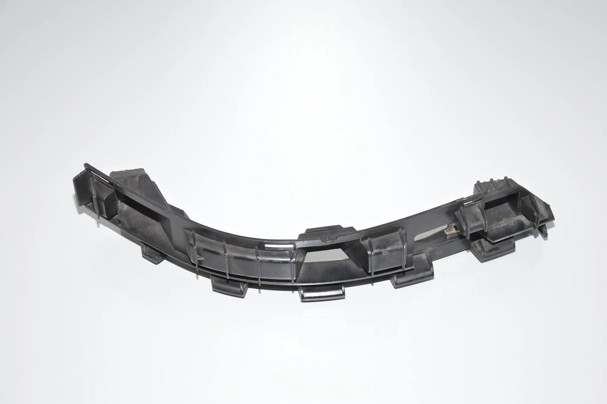 Rear Left Bumper Bracket – OEM 7123797 · BMW 7 (E65, E66, E67) BMW 7 (E65, E66, E67) 730 d 2005 – 3