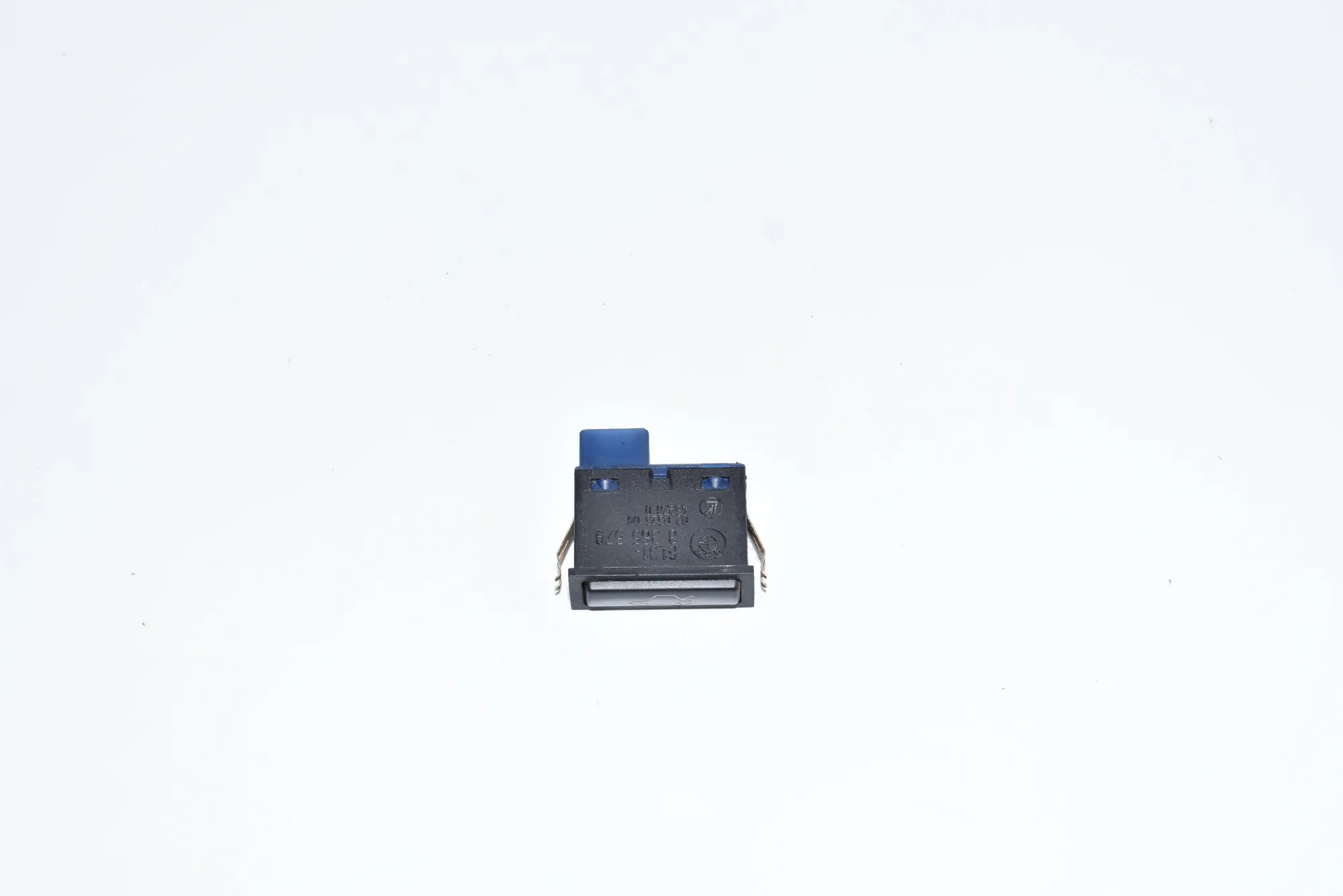 Tailgate Open Switch – OEM 8365579 · BMW 5 Touring (E39) 530 d 1999 – 3
