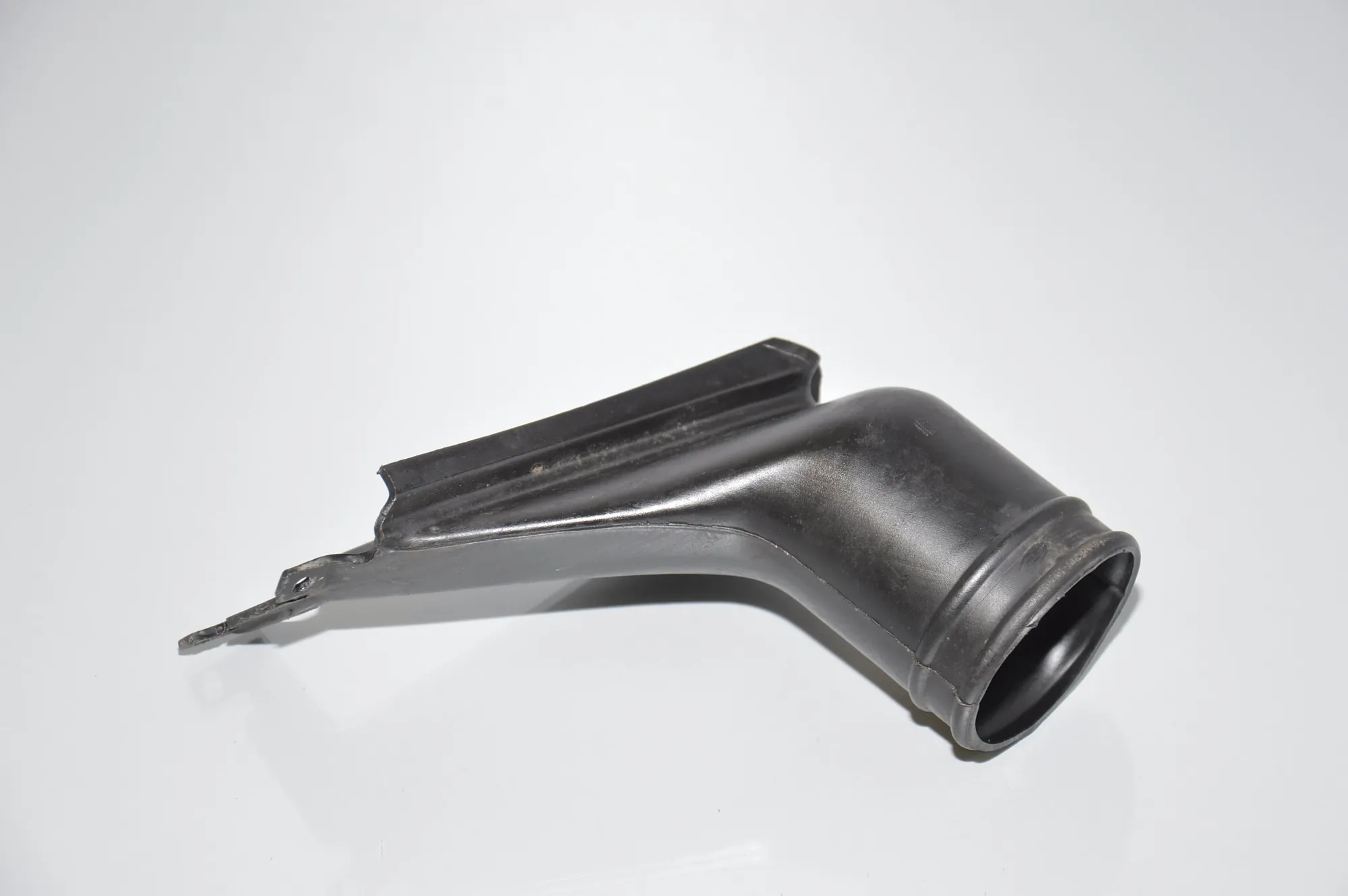Air Intake Tube – OEM 8160855 · BMW 5 (E39) BMW 5 (E39) 520 d 2000 – 2