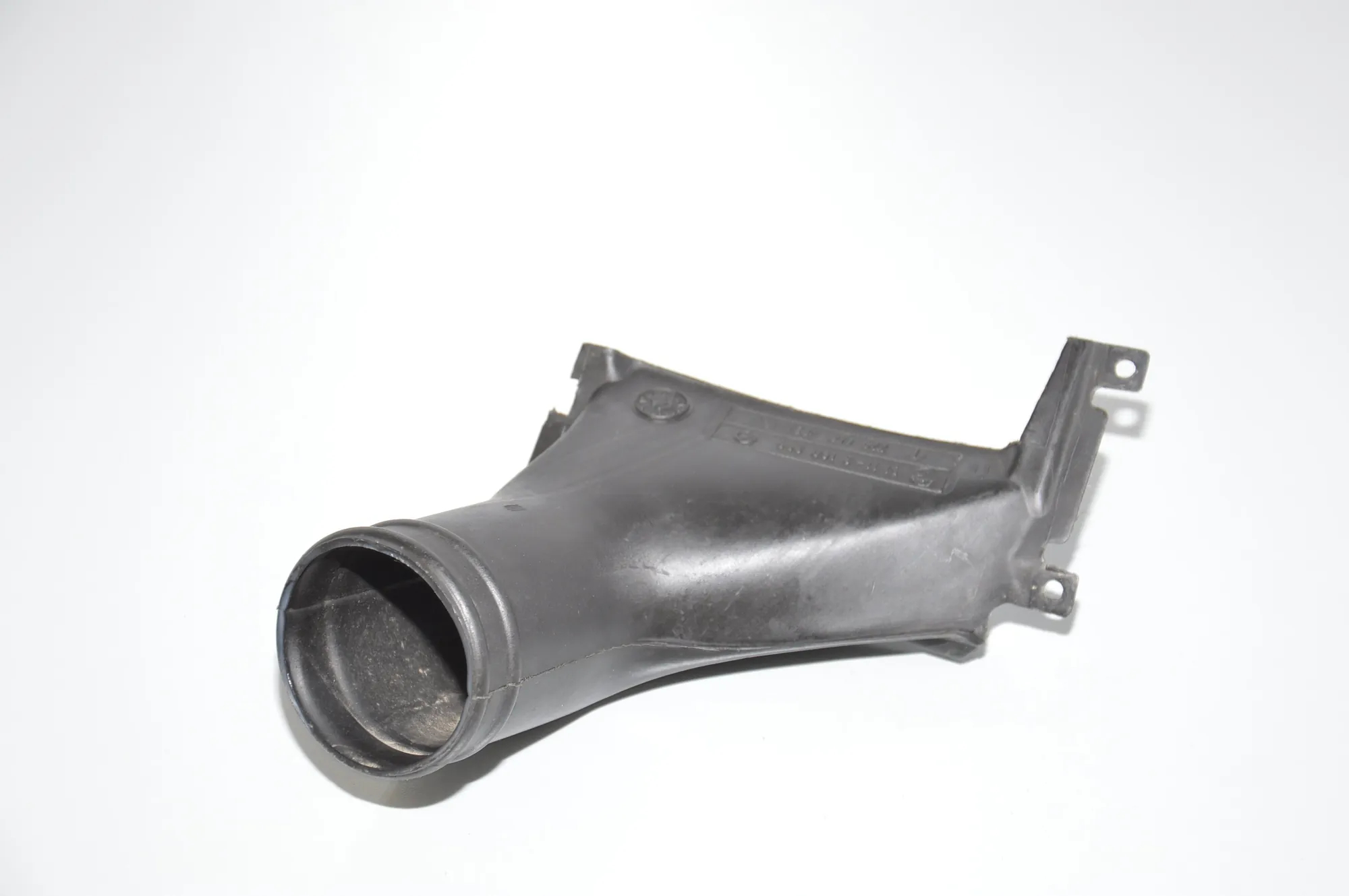Air Intake Tube – OEM 8160855 · BMW 5 (E39) BMW 5 (E39) 520 d 2000 – 5