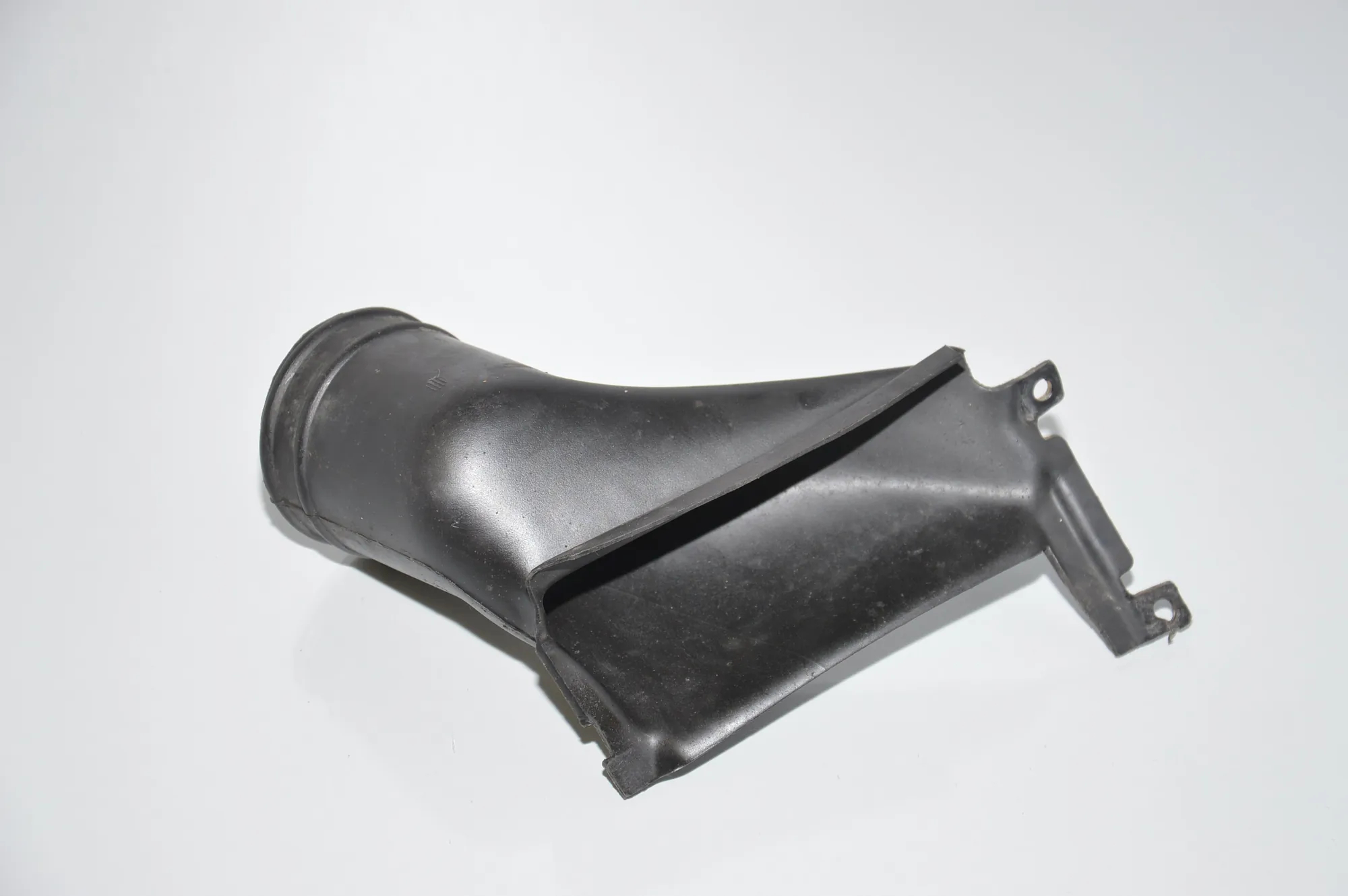 Air Intake Tube – OEM 8160855 · BMW 5 (E39) BMW 5 (E39) 520 d 2000 – 3